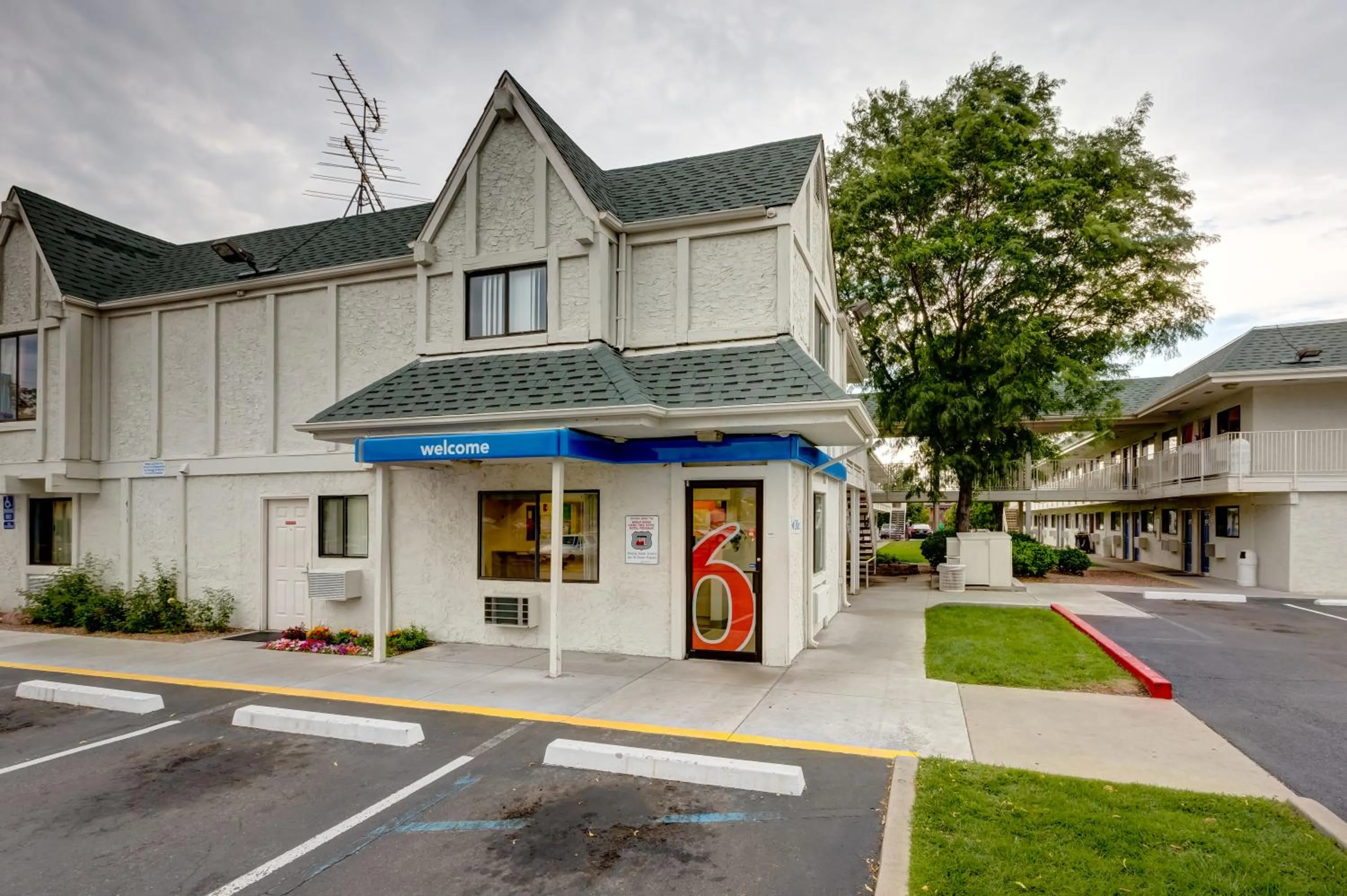 Facade/entrance in Motel 6-Wheat Ridge, CO - West - Denver North