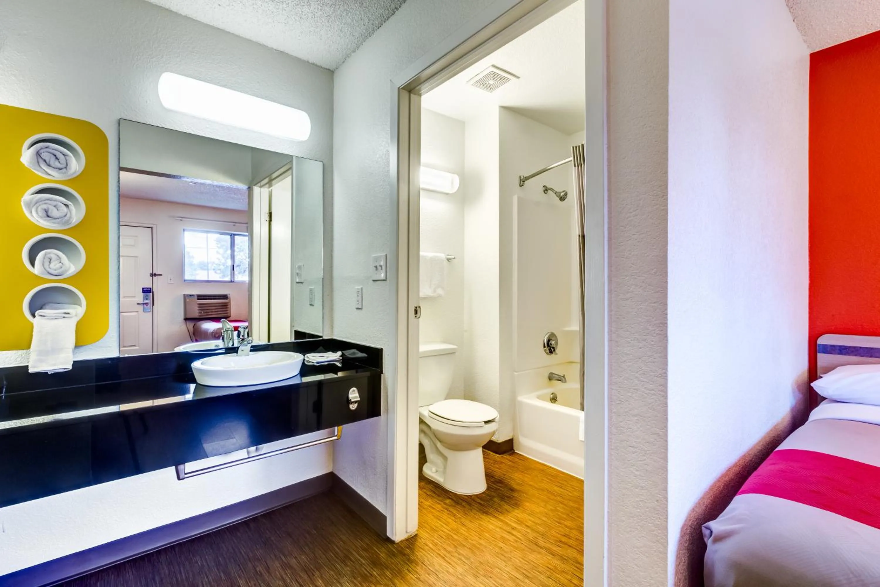 Bathroom, Bed in Motel 6-Wheat Ridge, CO - West - Denver North