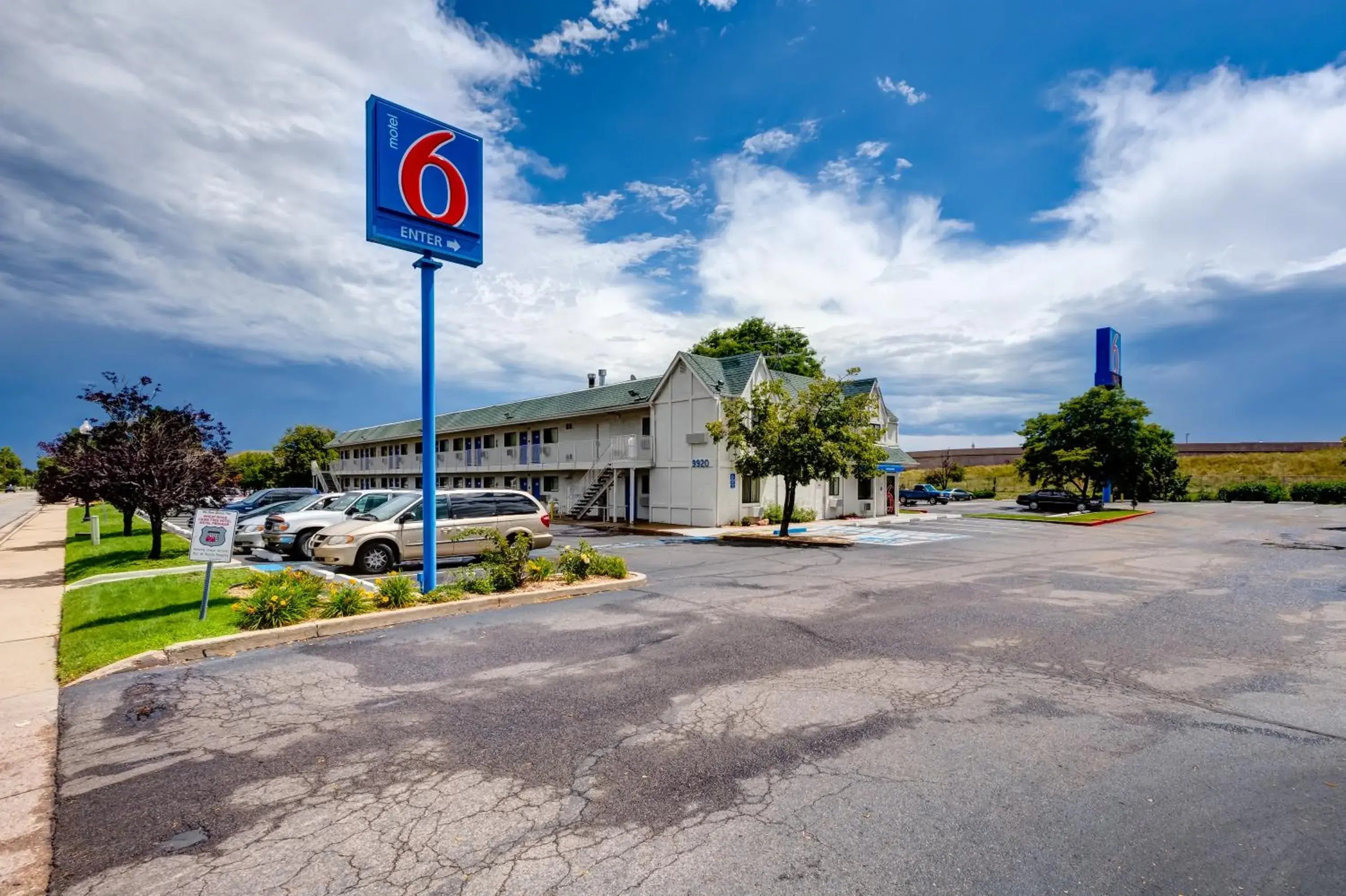 Facade/entrance, Property Building in Motel 6-Wheat Ridge, CO - West - Denver North