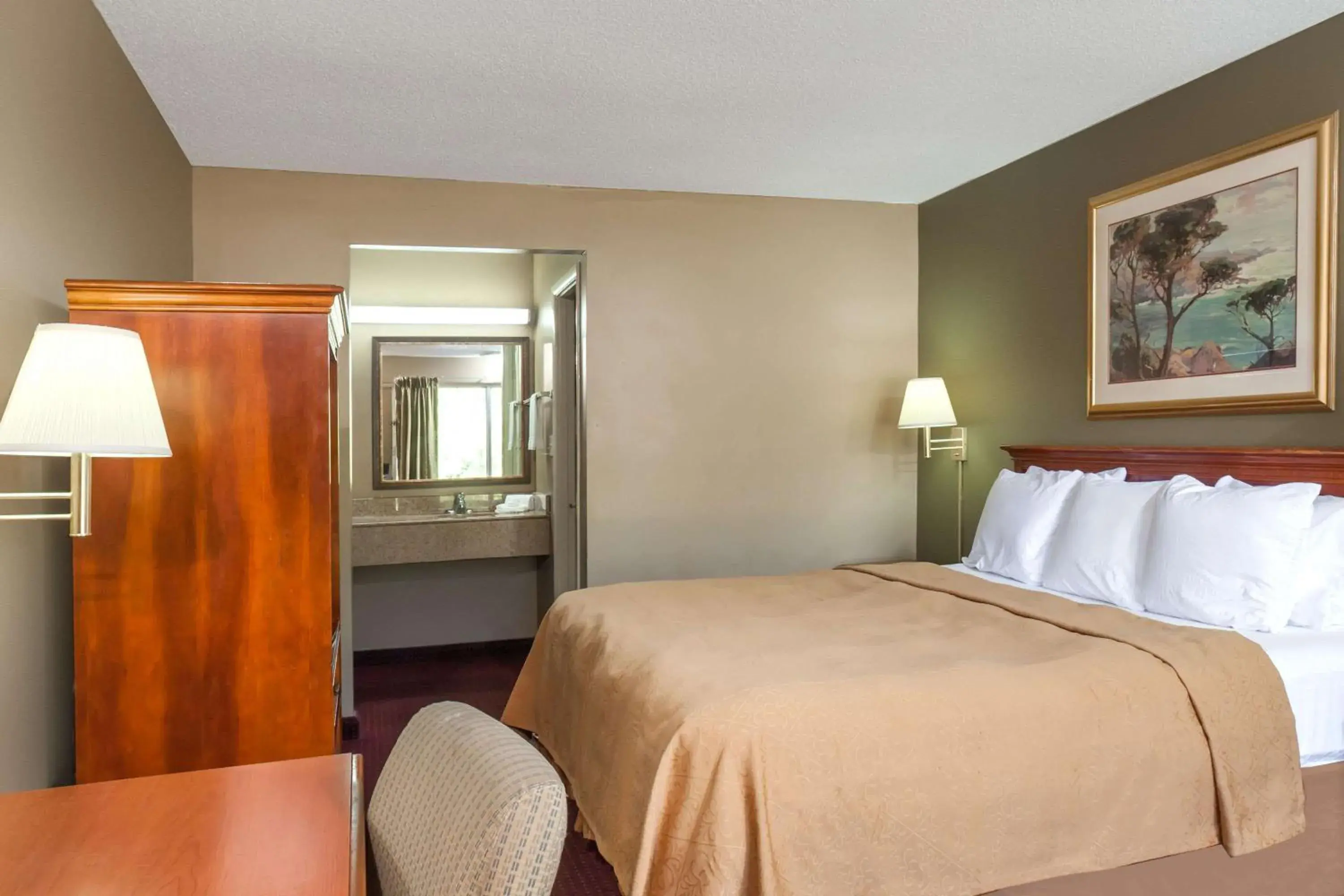 Photo of the whole room, Bed in Knights Inn Lebanon Photo of the whole room, Bed in Knights Inn Lebanon