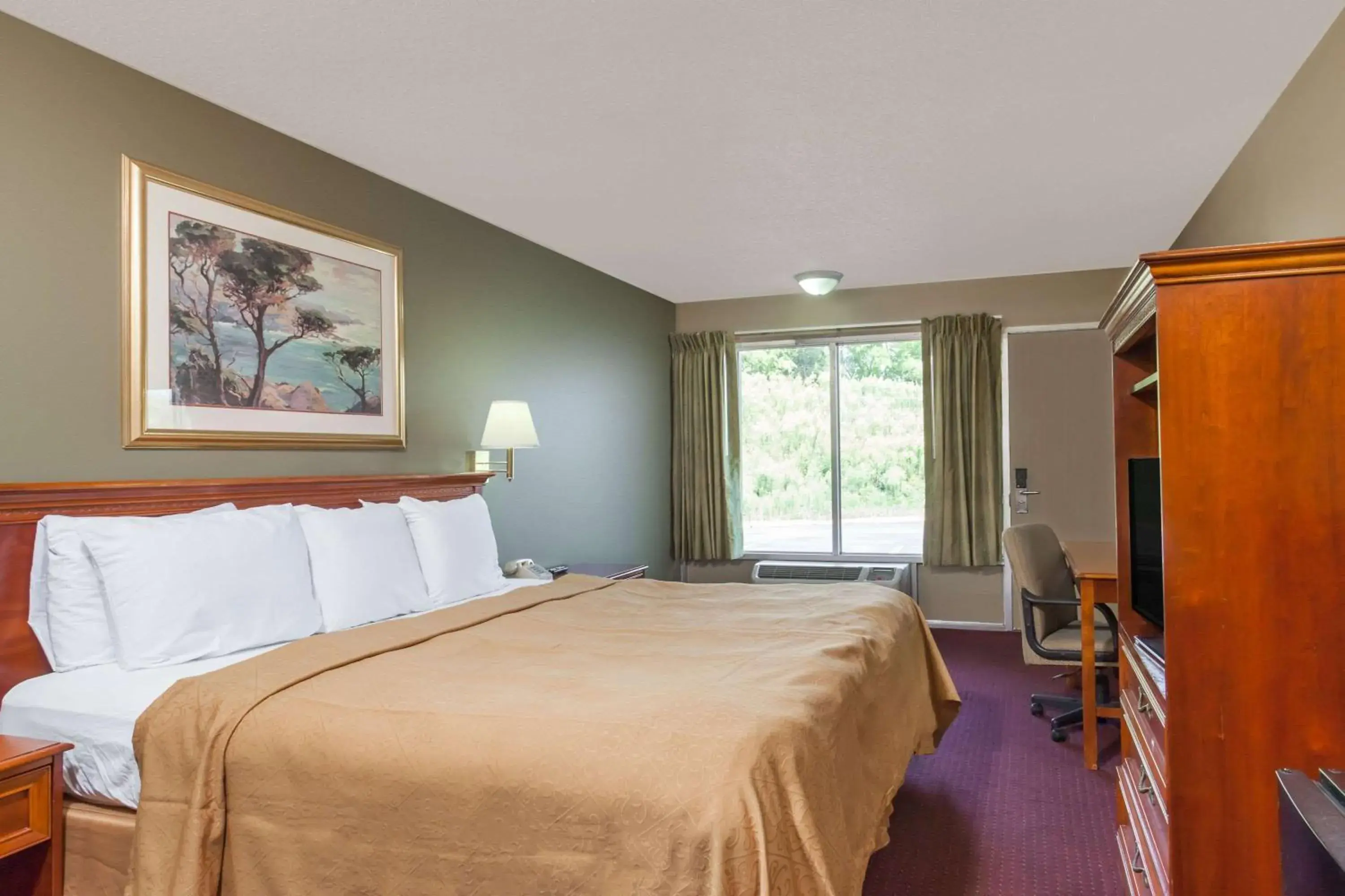 Photo of the whole room, Bed in Knights Inn Lebanon Photo of the whole room, Bed in Knights Inn Lebanon