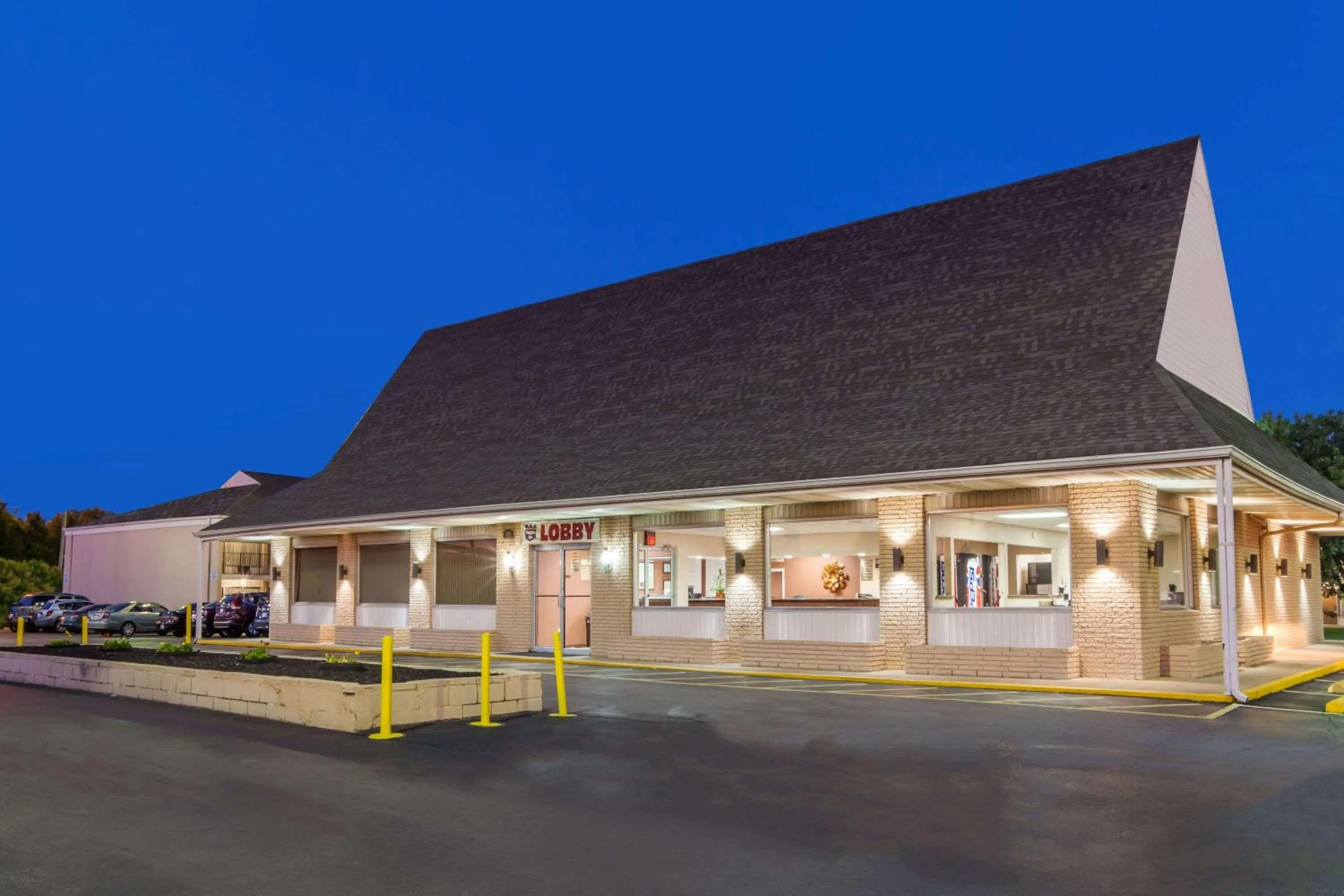 Property building in Knights Inn Lebanon