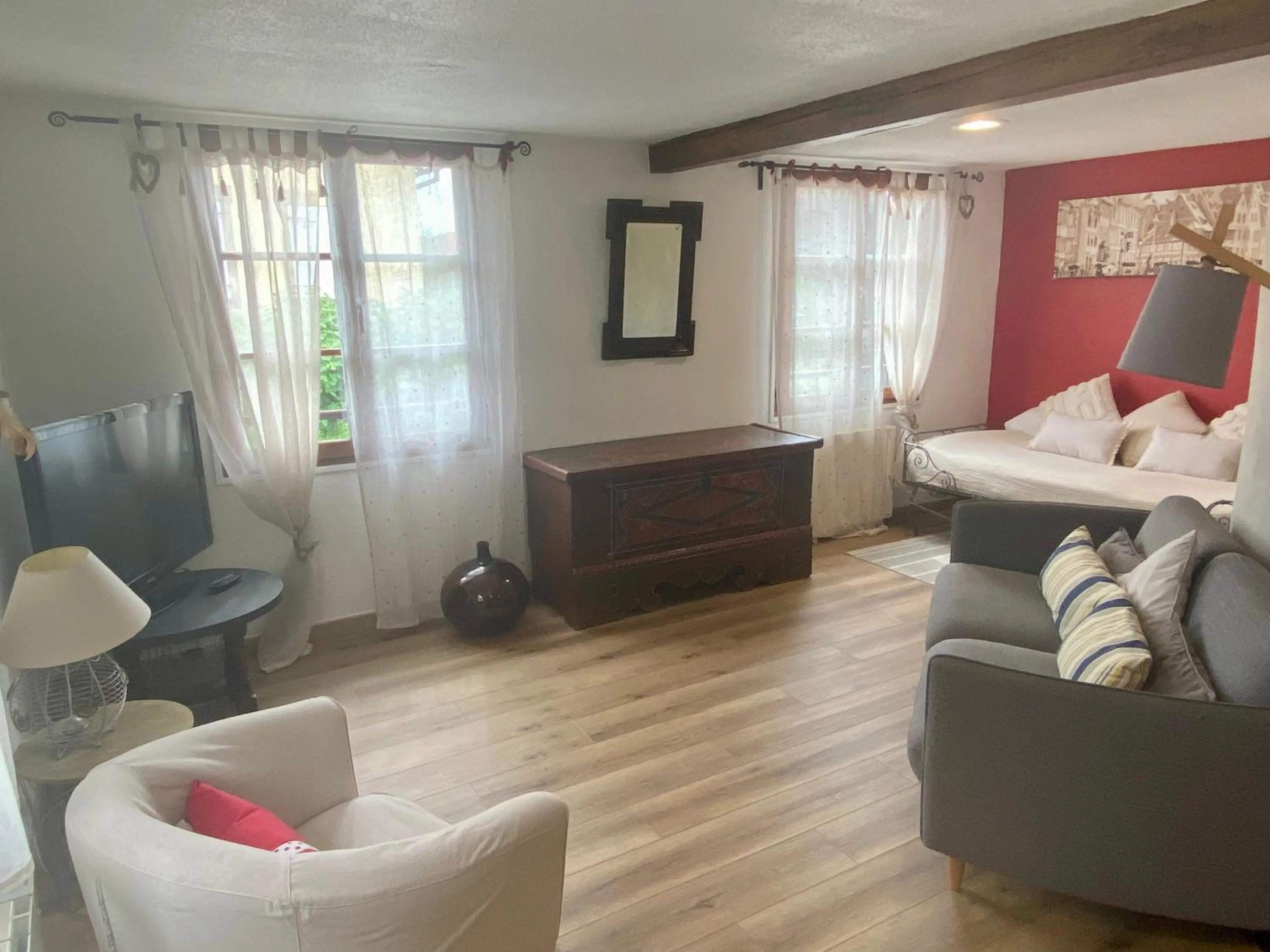 Bed in Appartement de caractère au calme 15 mins quartier historique, Gîte du Merlenchanteur