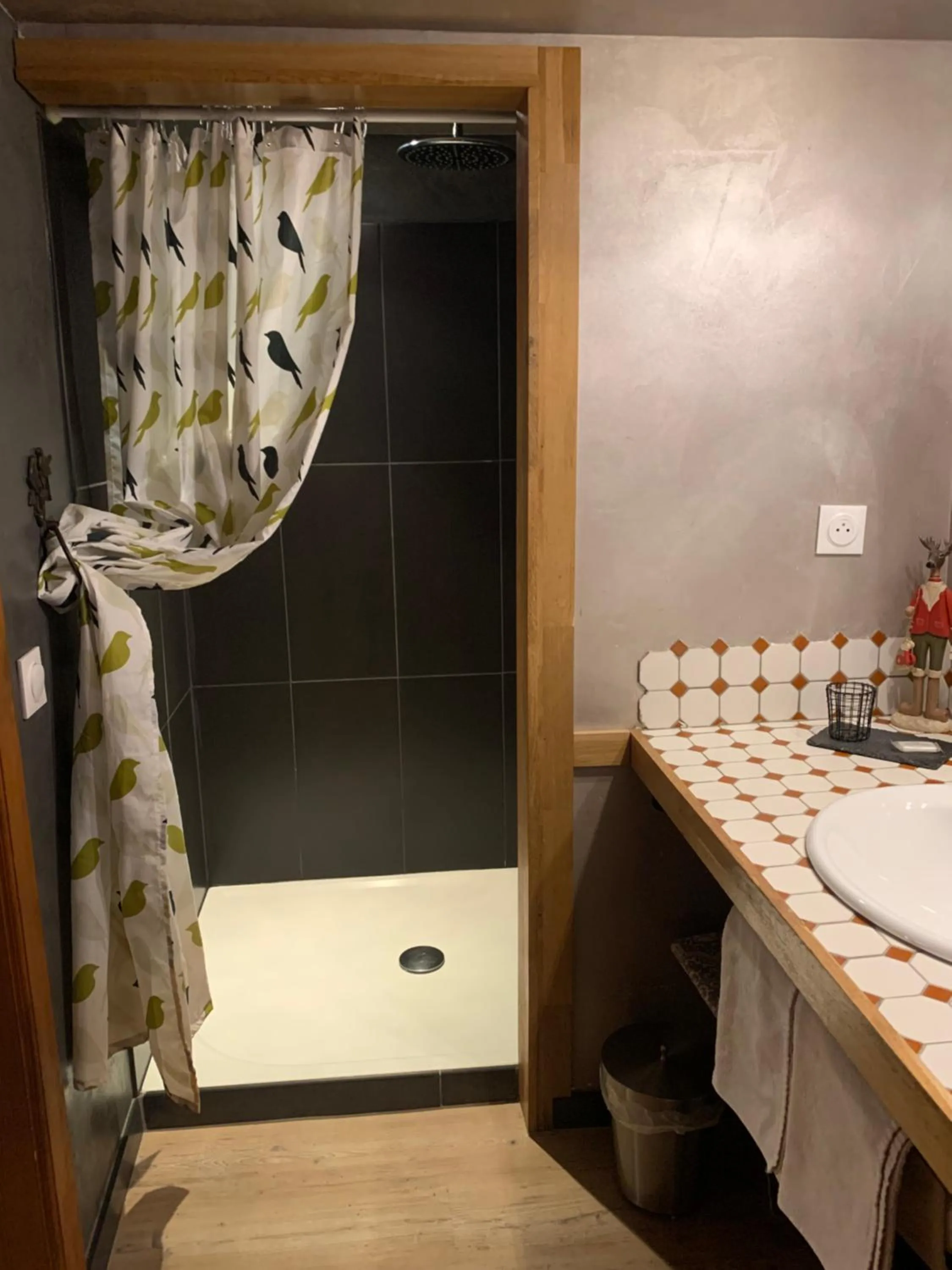 Appartement de caractère au calme 15 mins quartier historique, Gîte du Merlenchanteur