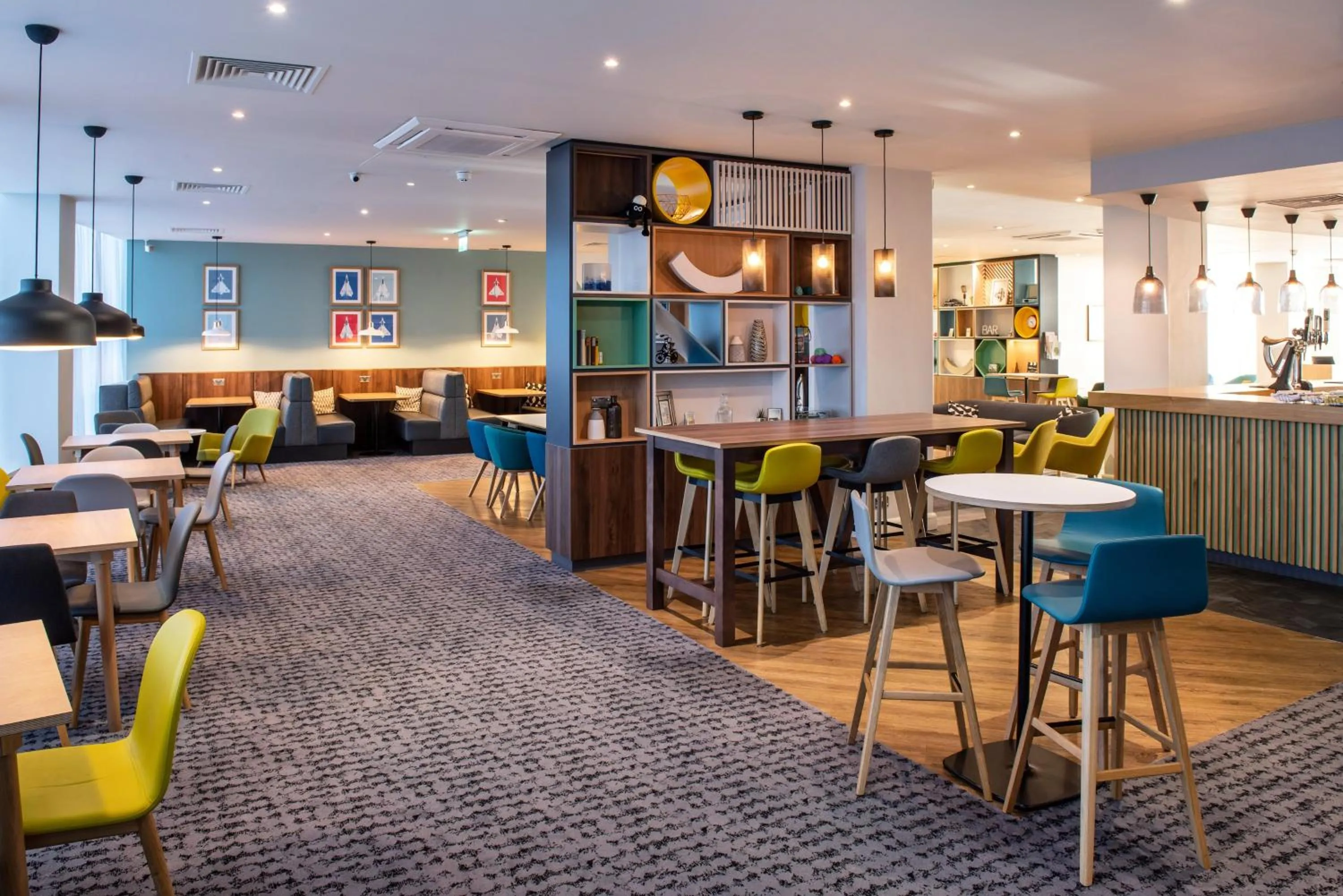 Lounge or bar in Holiday Inn Preston by IHG