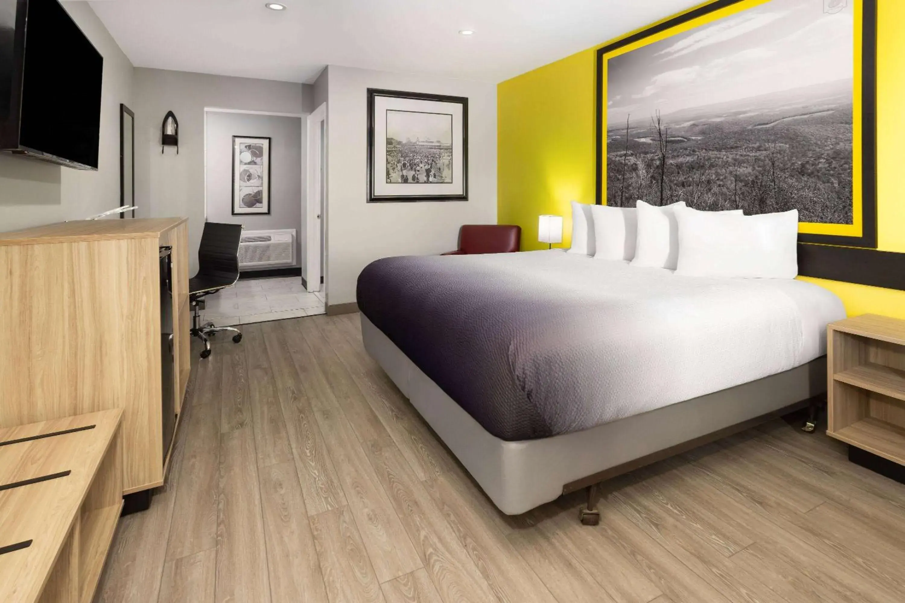 Photo of the whole room, Bed in Super 8 by Wyndham Hazleton Photo of the whole room, Bed in Super 8 by Wyndham Hazleton