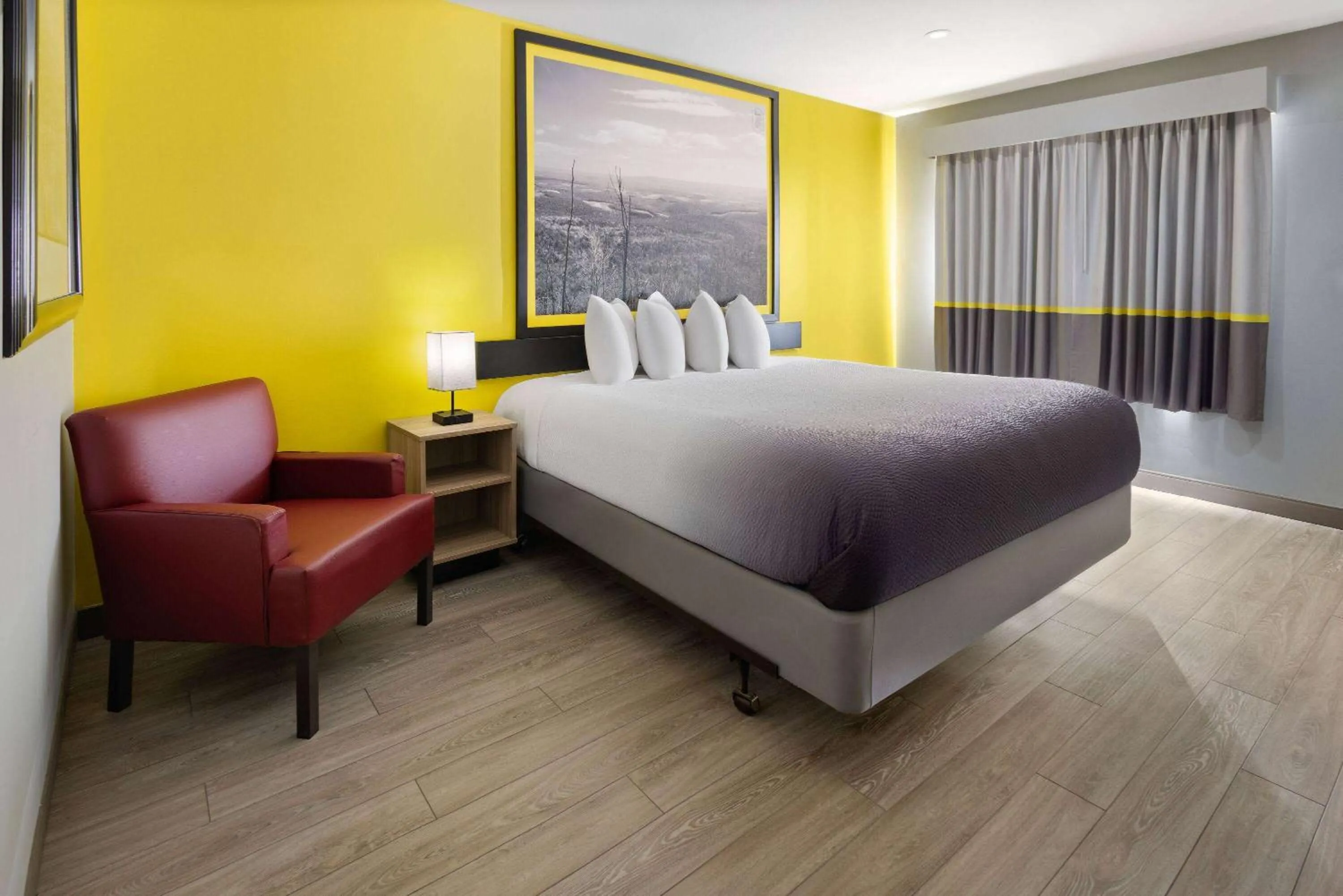 Photo of the whole room, Bed in Super 8 by Wyndham Hazleton