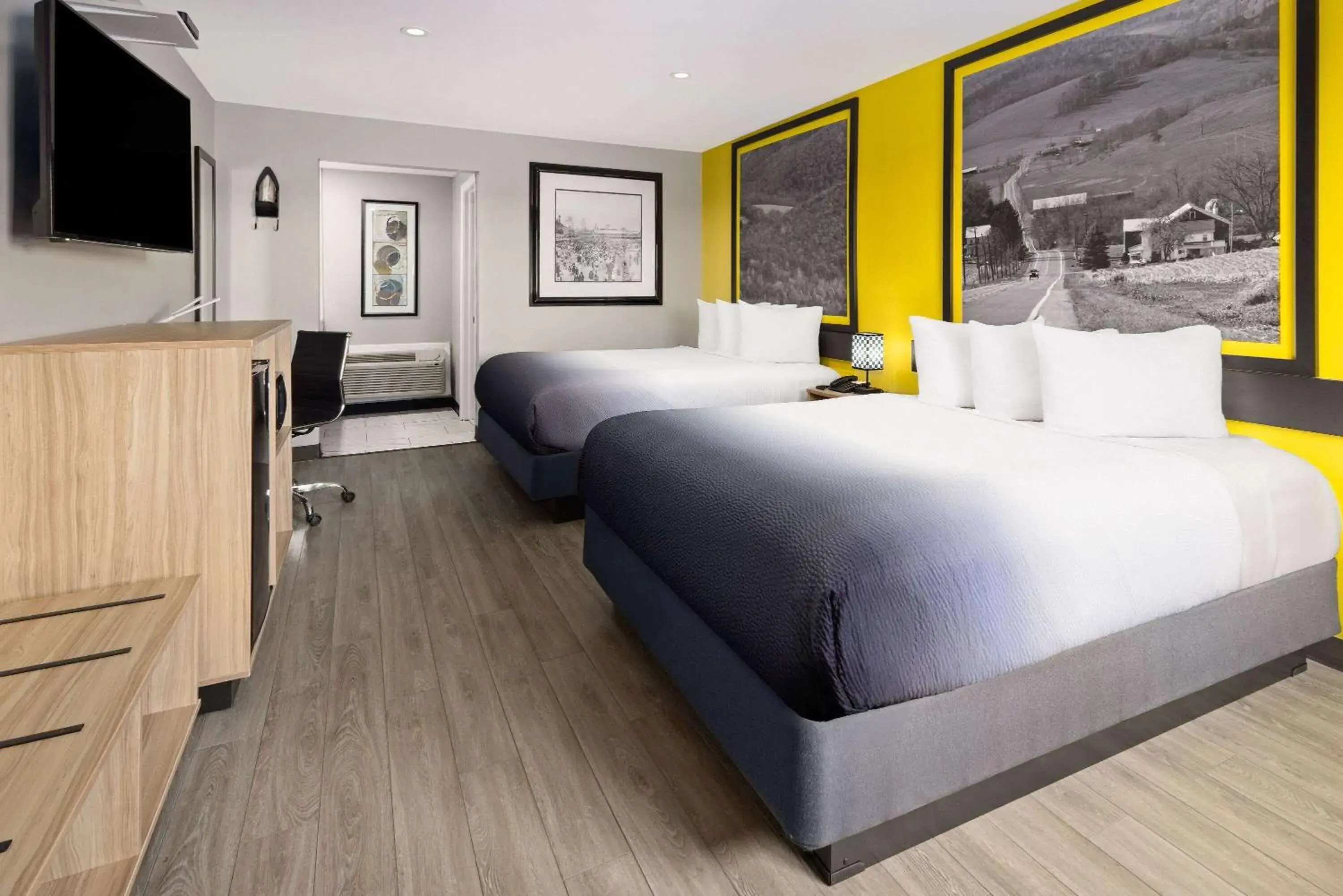 Photo of the whole room, Bed in Super 8 by Wyndham Hazleton Photo of the whole room, Bed in Super 8 by Wyndham Hazleton