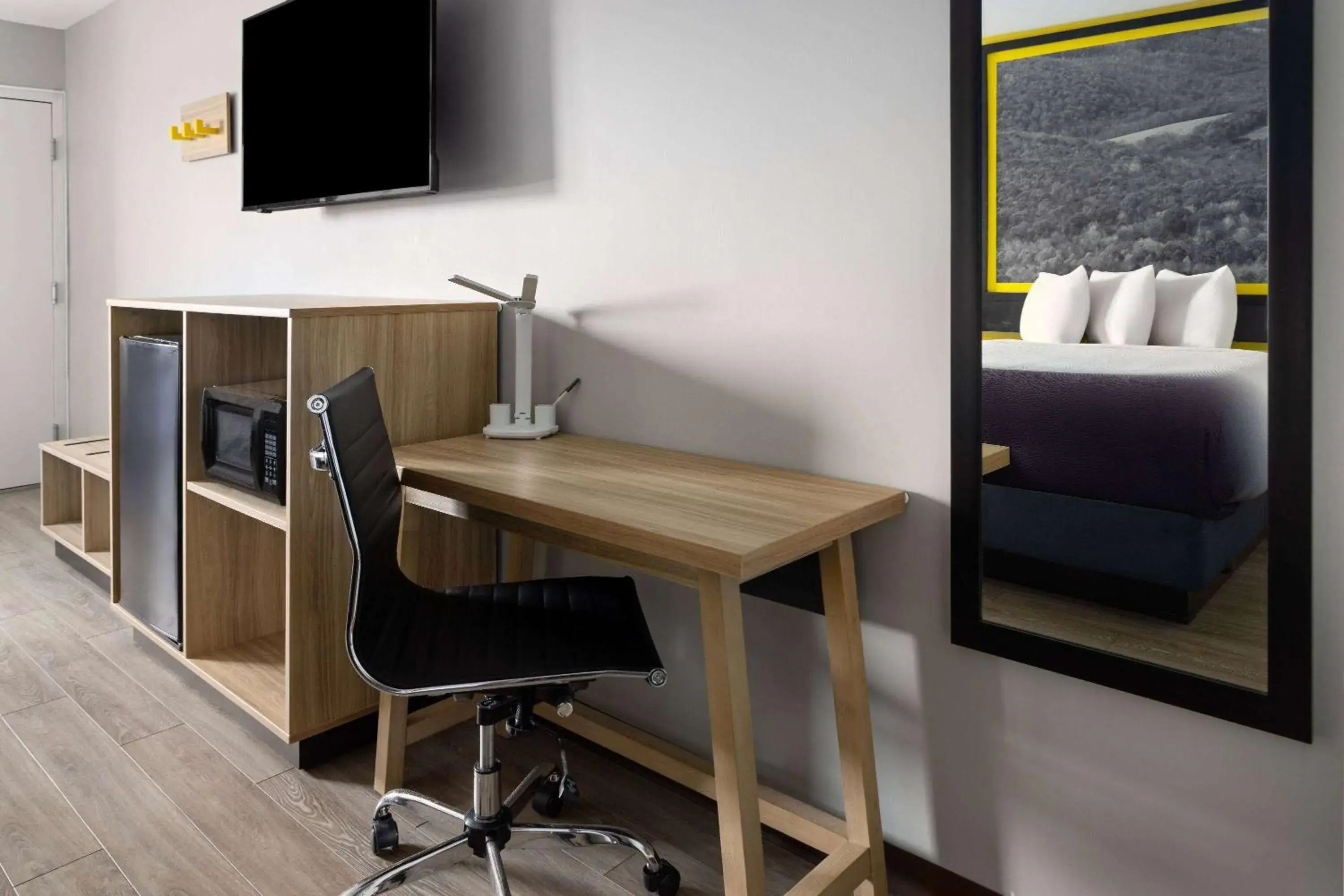 Photo of the whole room in Super 8 by Wyndham Hazleton Photo of the whole room in Super 8 by Wyndham Hazleton