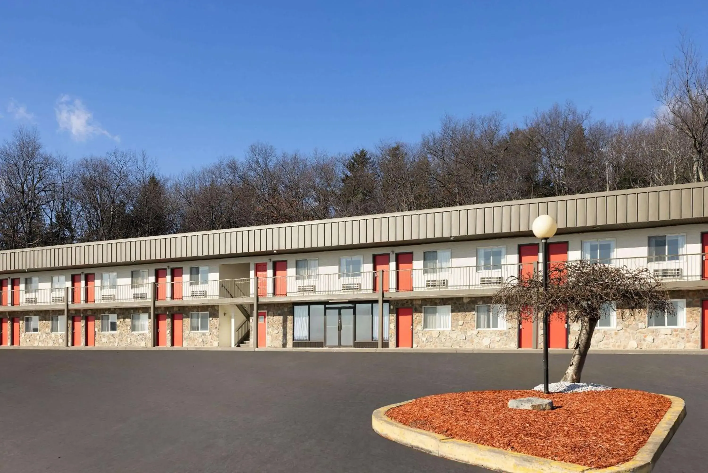 Property building in Super 8 by Wyndham Hazleton Property building in Super 8 by Wyndham Hazleton