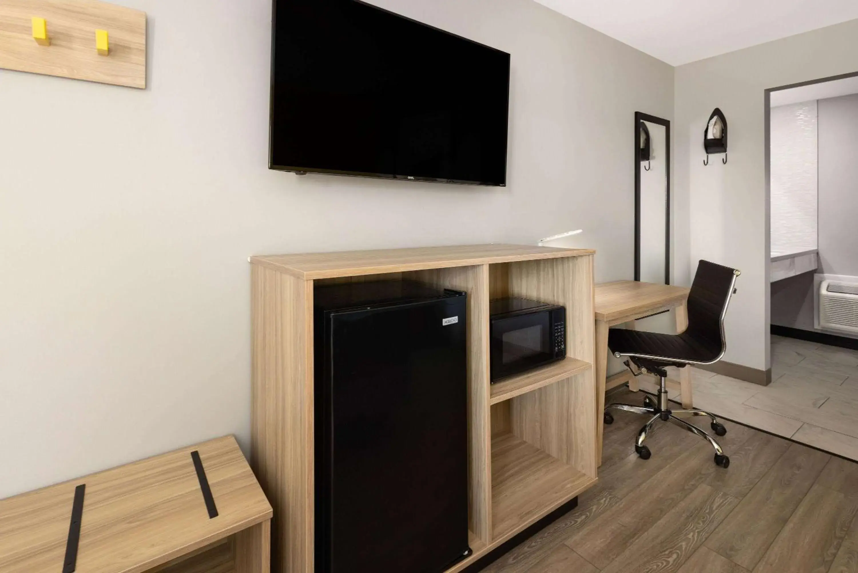 Photo of the whole room in Super 8 by Wyndham Hazleton Photo of the whole room in Super 8 by Wyndham Hazleton