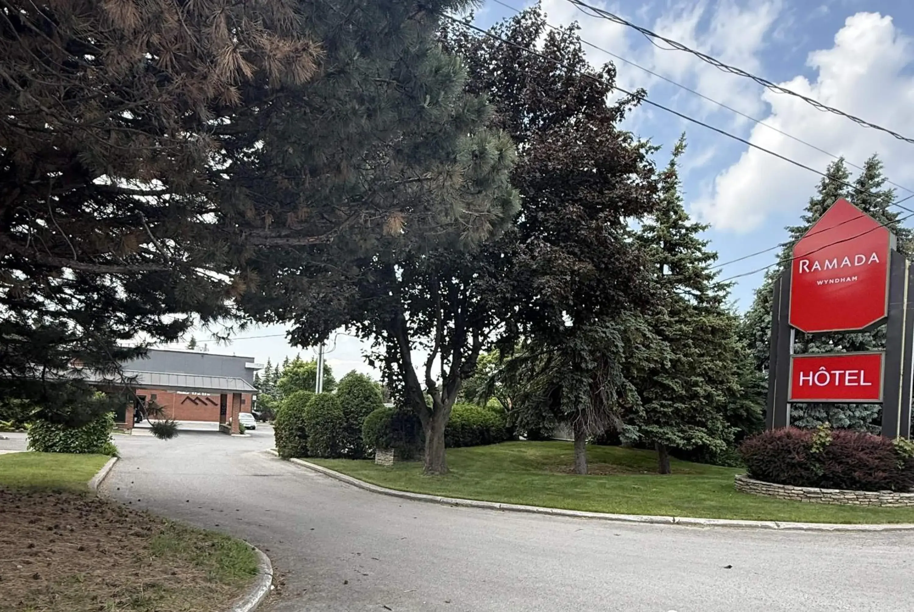 Property building in Ramada by Wyndham Laval Property building in Ramada by Wyndham Laval