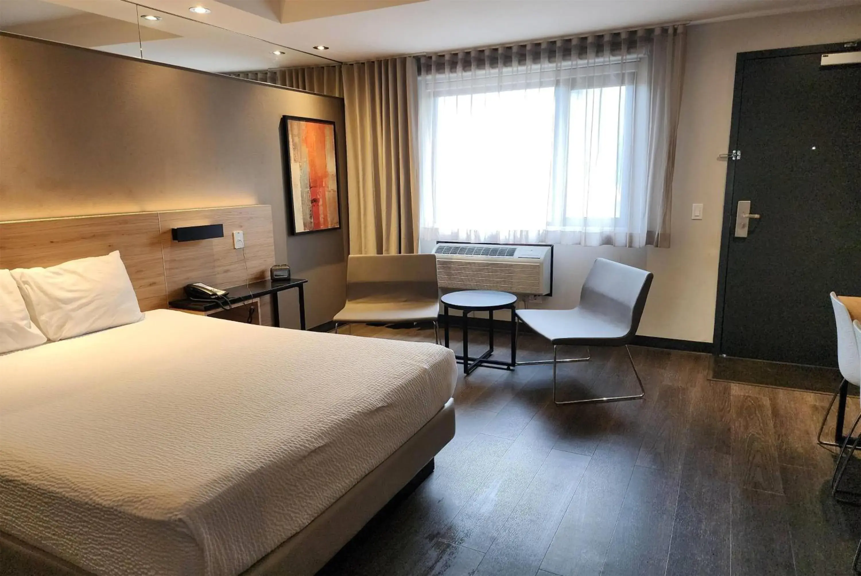 Photo of the whole room, Bed in Ramada by Wyndham Laval Photo of the whole room, Bed in Ramada by Wyndham Laval