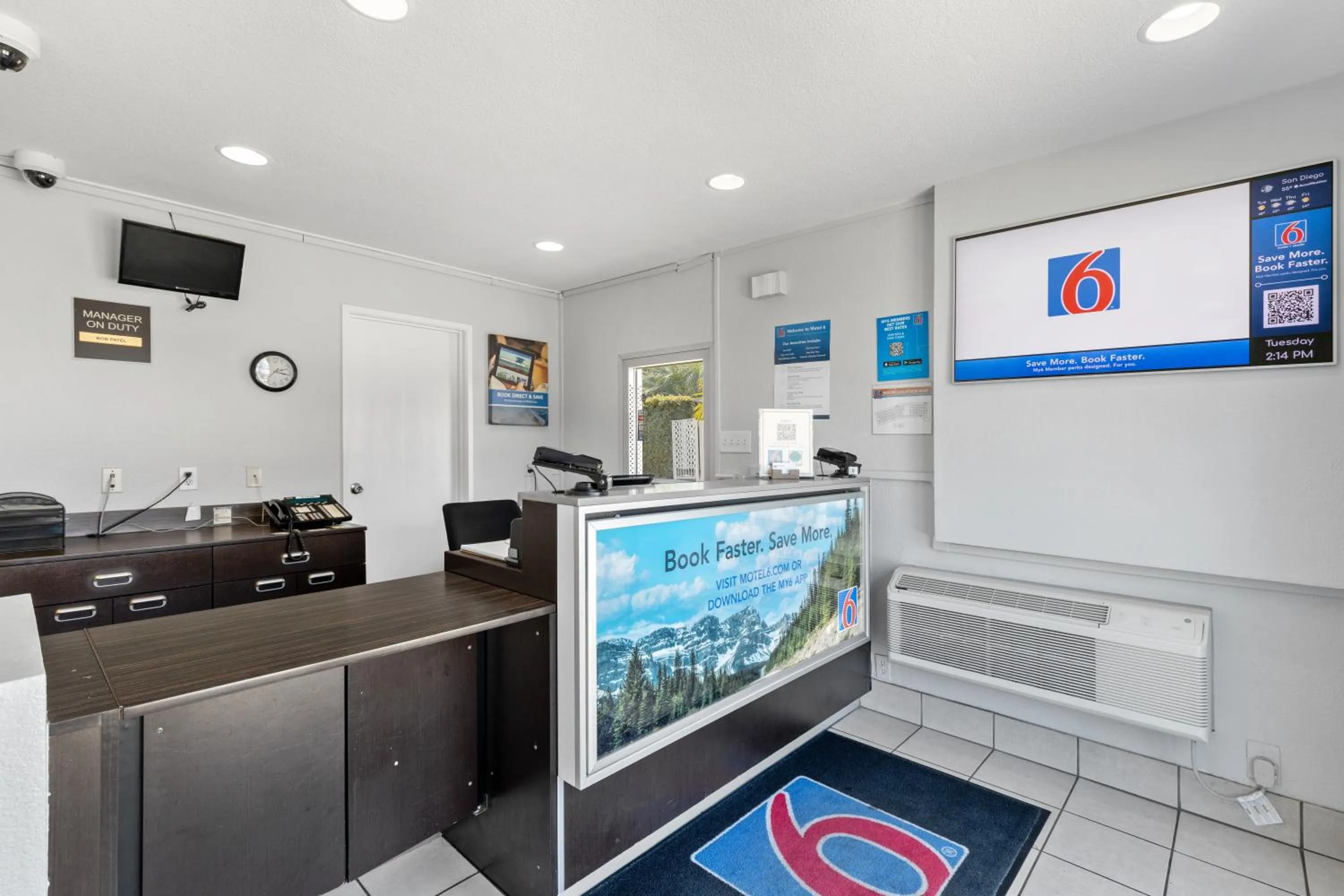 Lobby or reception in Motel 6-San Diego, CA - North