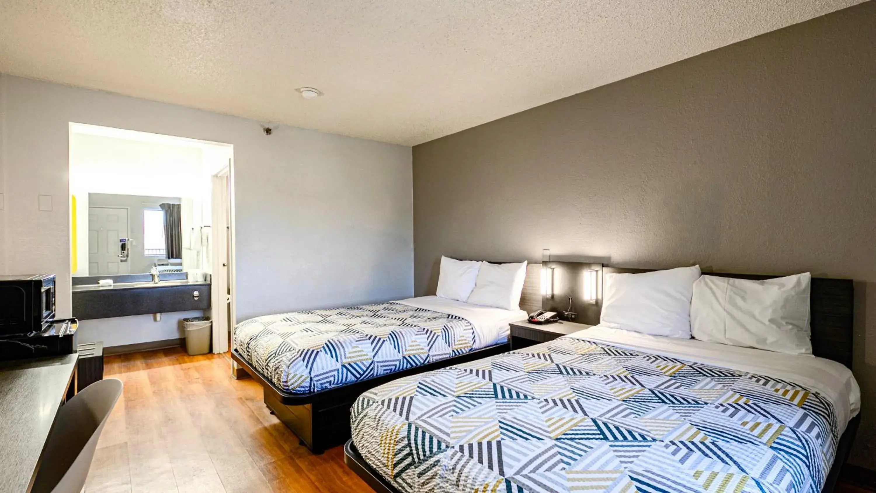 Bedroom, Bed in Motel 6-Wethersfield, CT - Hartford Bedroom, Bed in Motel 6-Wethersfield, CT - Hartford