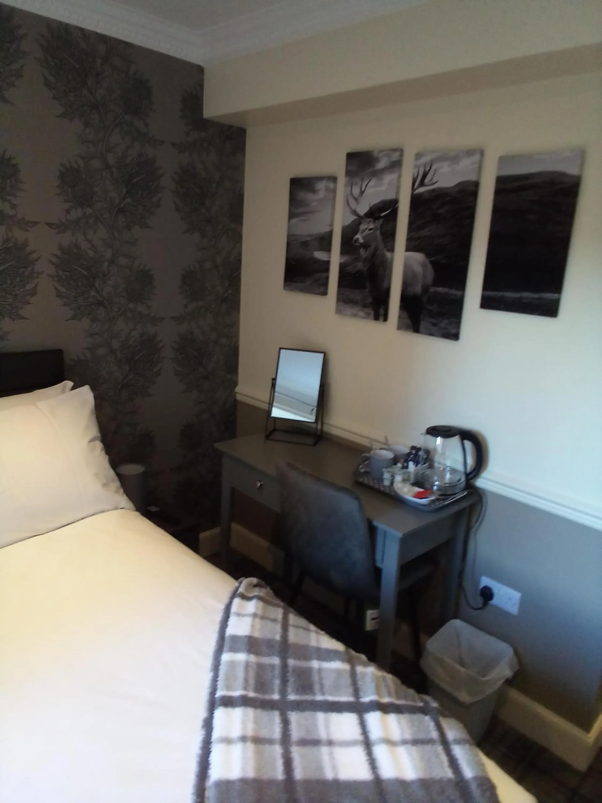 Bed in Ardmillan Hotel