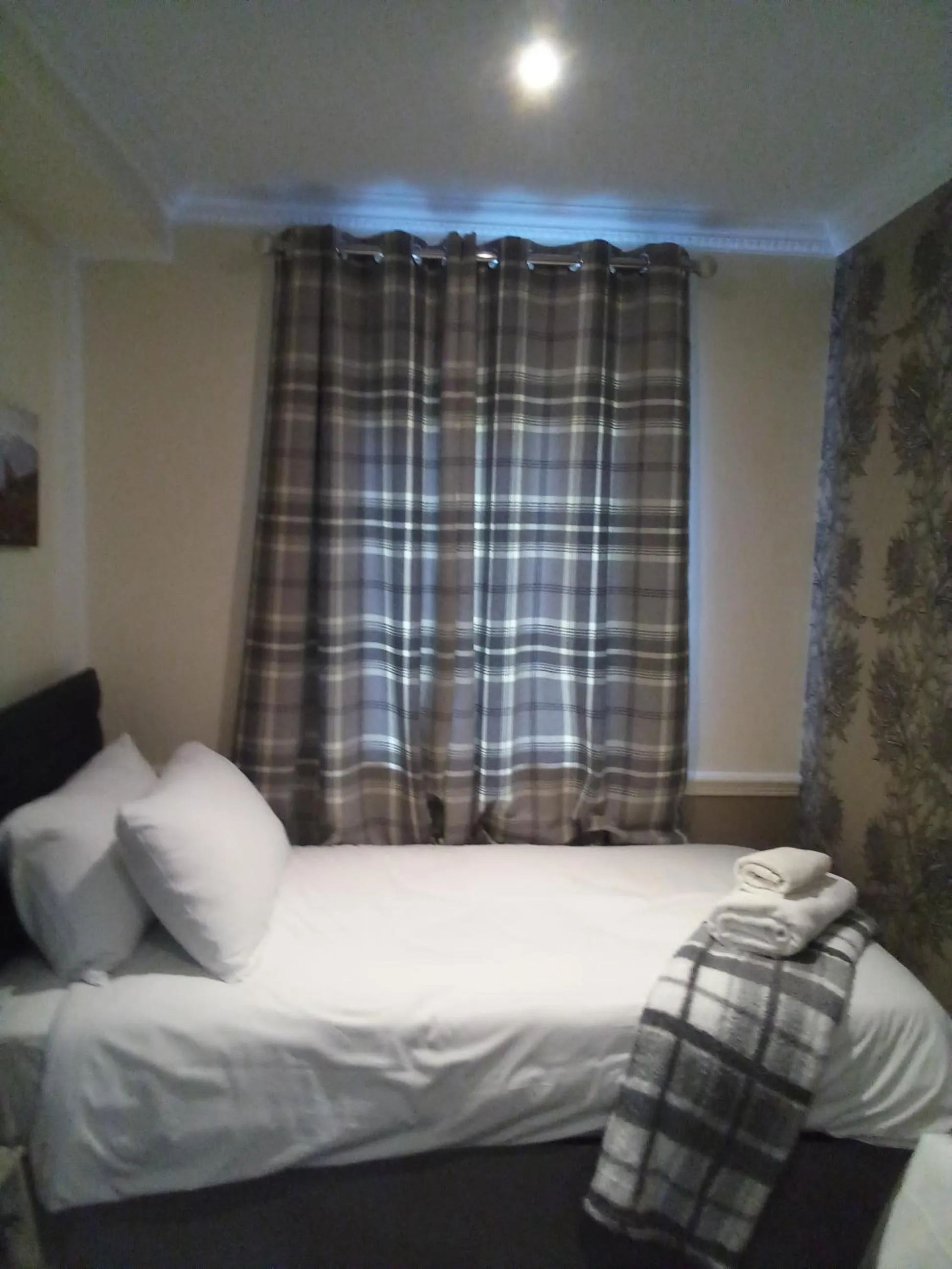 Bed in Ardmillan Hotel