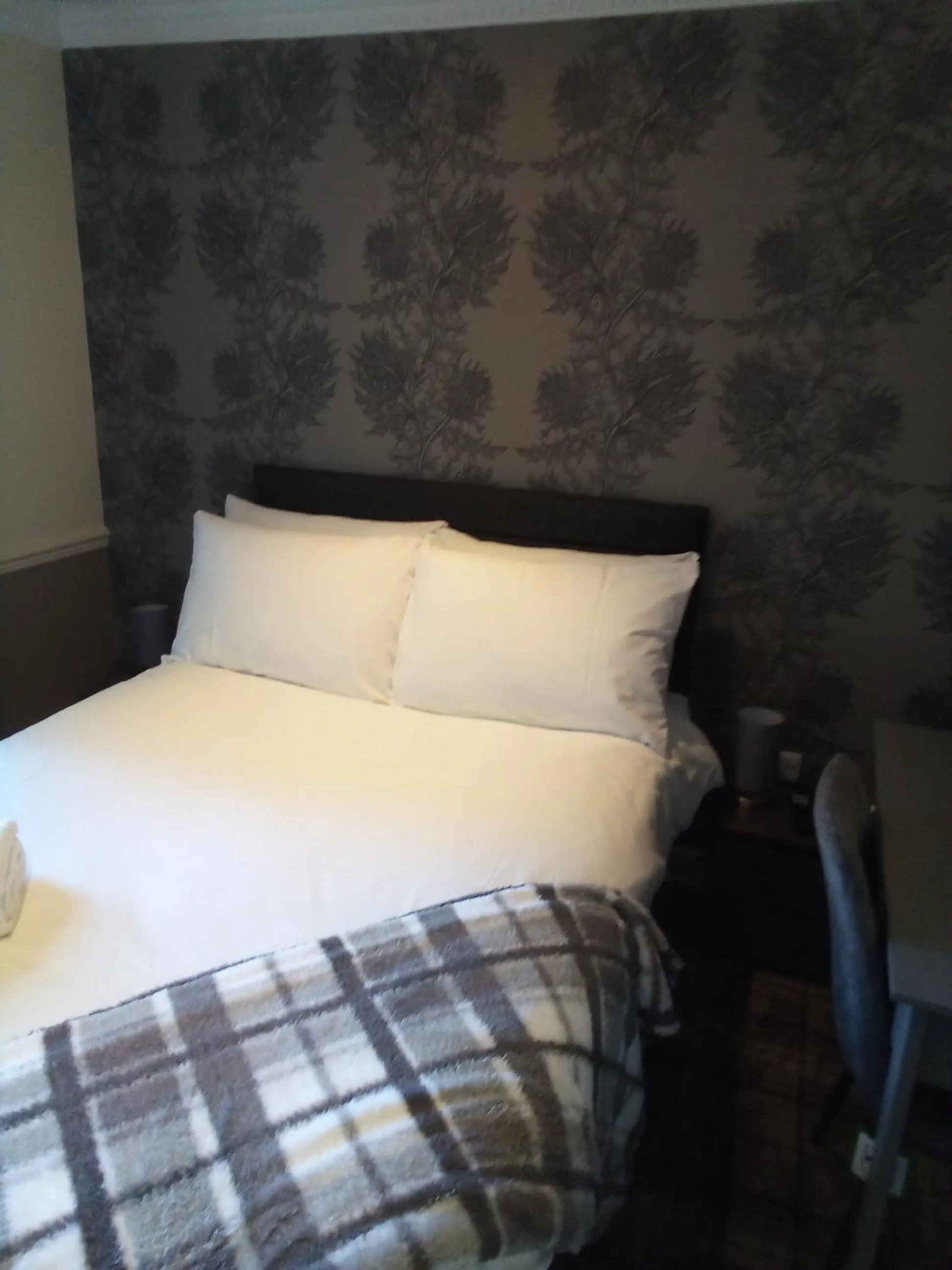 Bed in Ardmillan Hotel