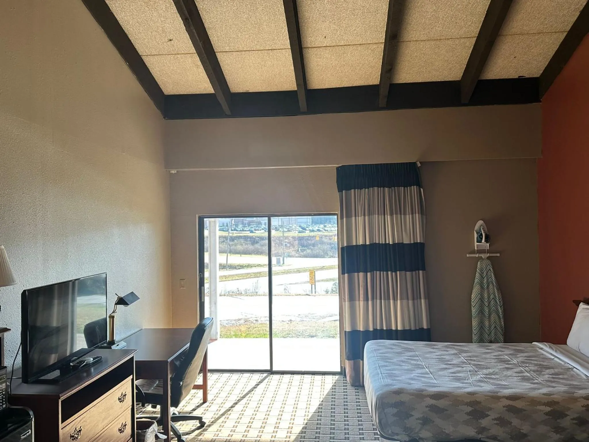 Bed in Americas Best Value Inn Franklin