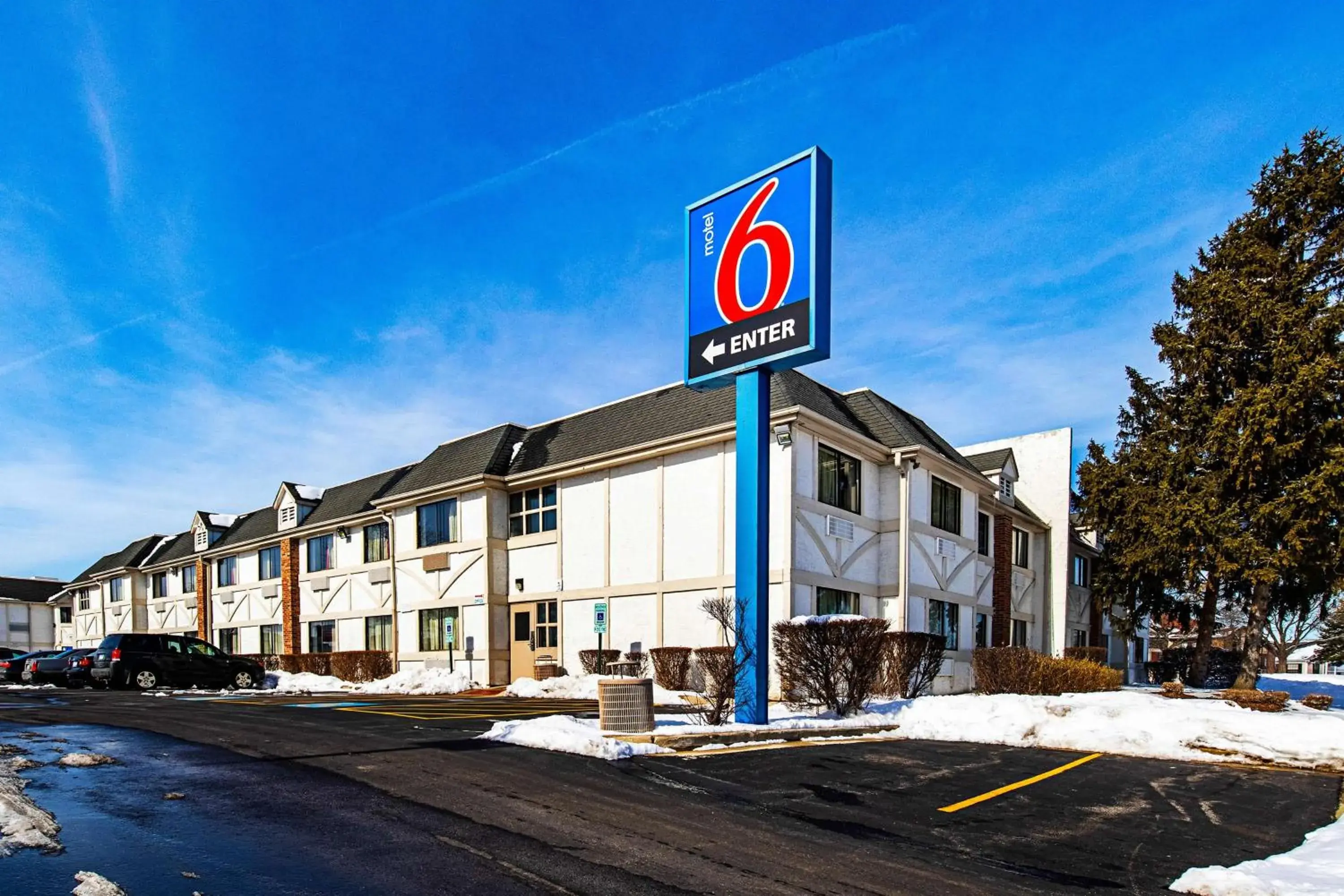 Property building in Motel 6-Palatine, IL - Chicago Northwest Property building in Motel 6-Palatine, IL - Chicago Northwest