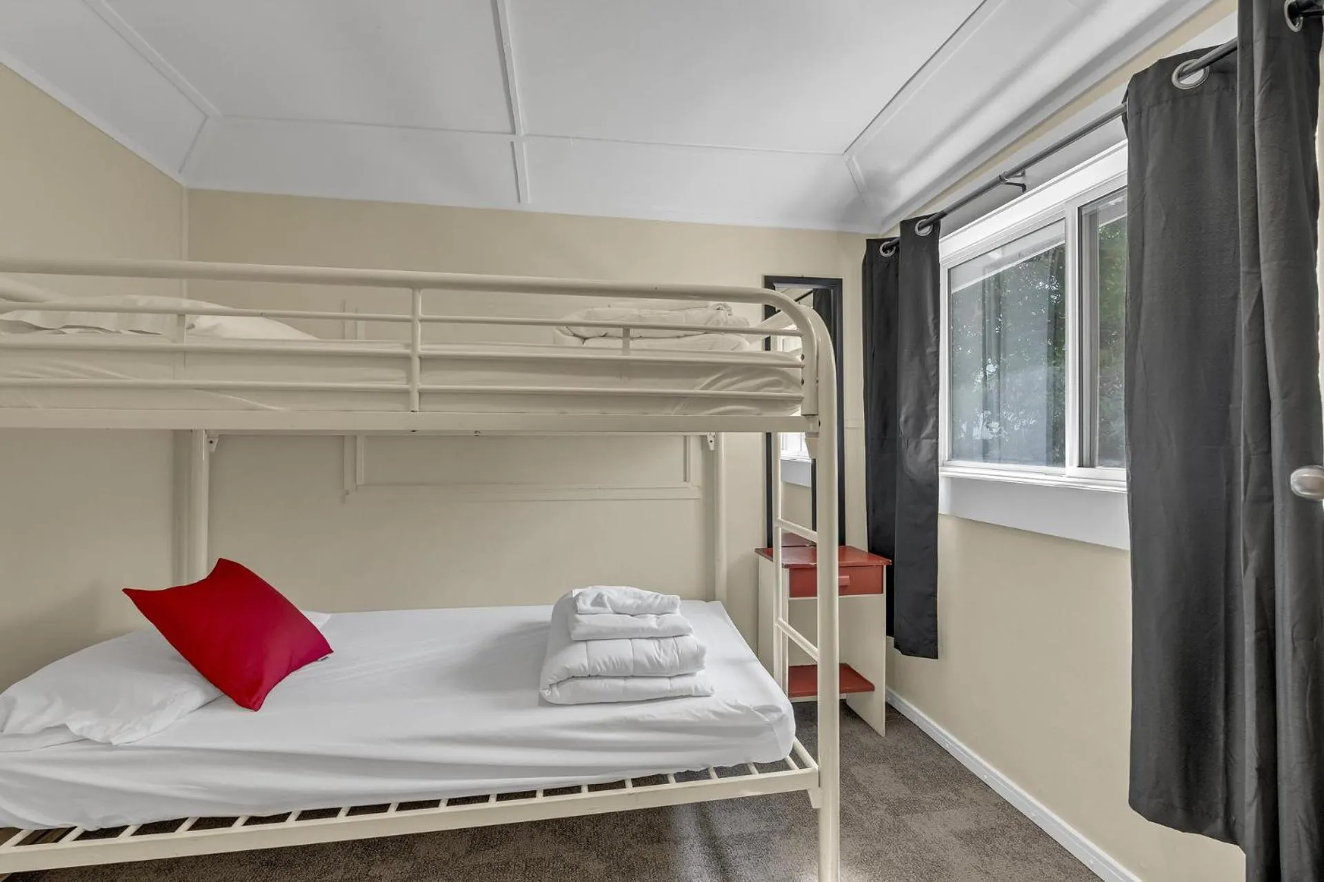 bunk bed, Bed in HI Penticton - Hostel