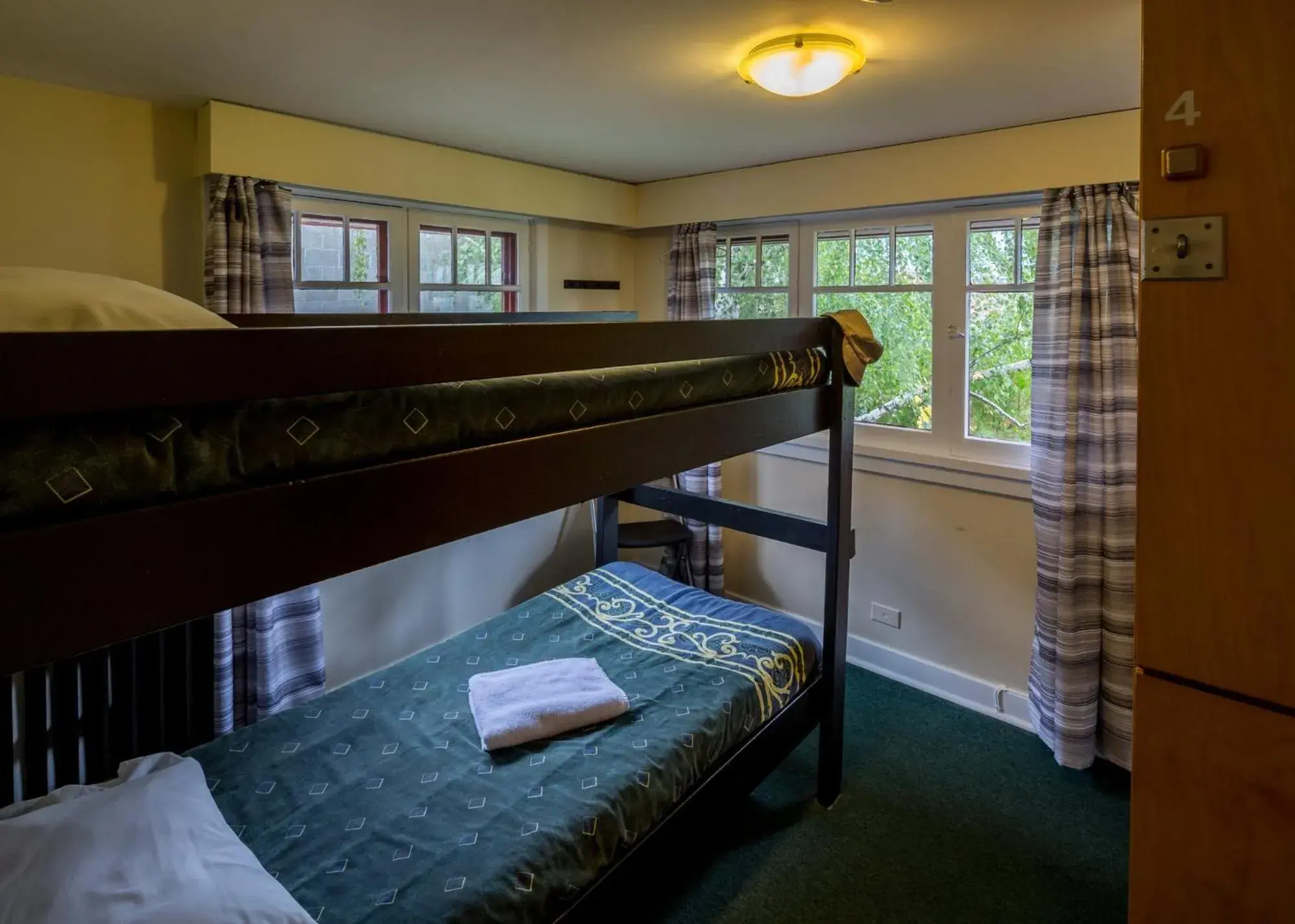 Single Bed in Male Dormitory Room in HI Penticton - Hostel Single Bed in Male Dormitory Room in HI Penticton - Hostel