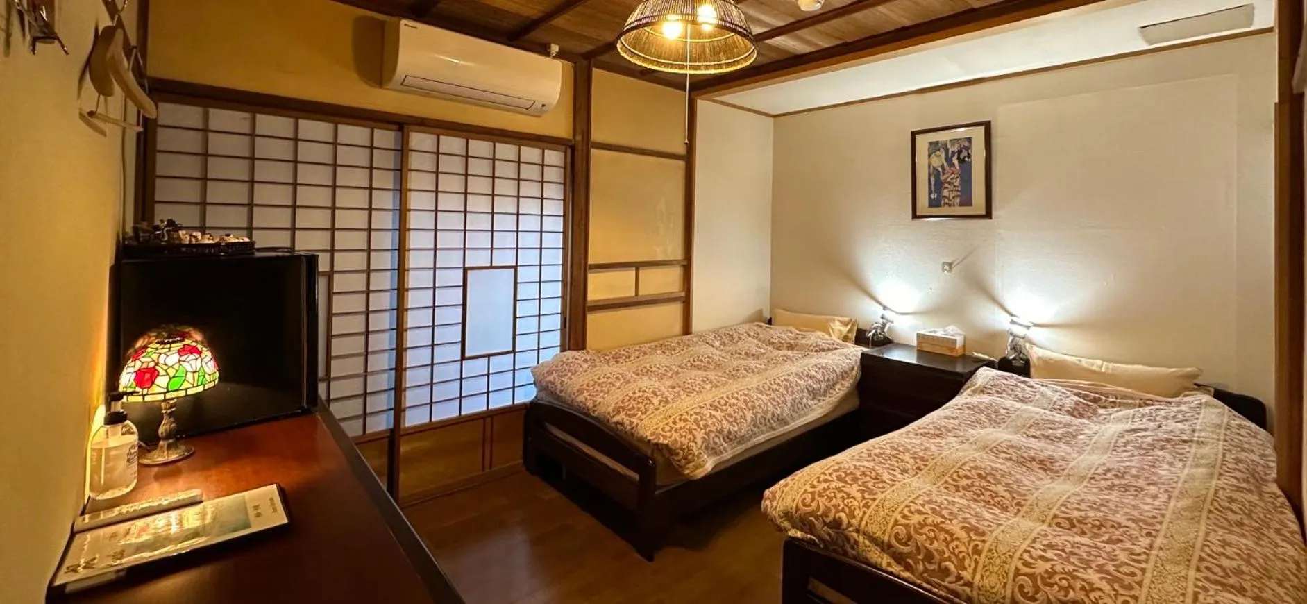 Photo of the whole room, Bed in Atami Ikyuan 熱海一休庵