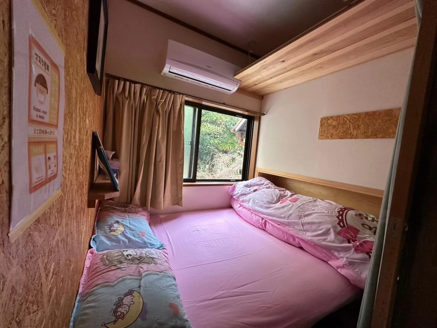 Photo of the whole room, Bed in Atami Ikyuan 熱海一休庵