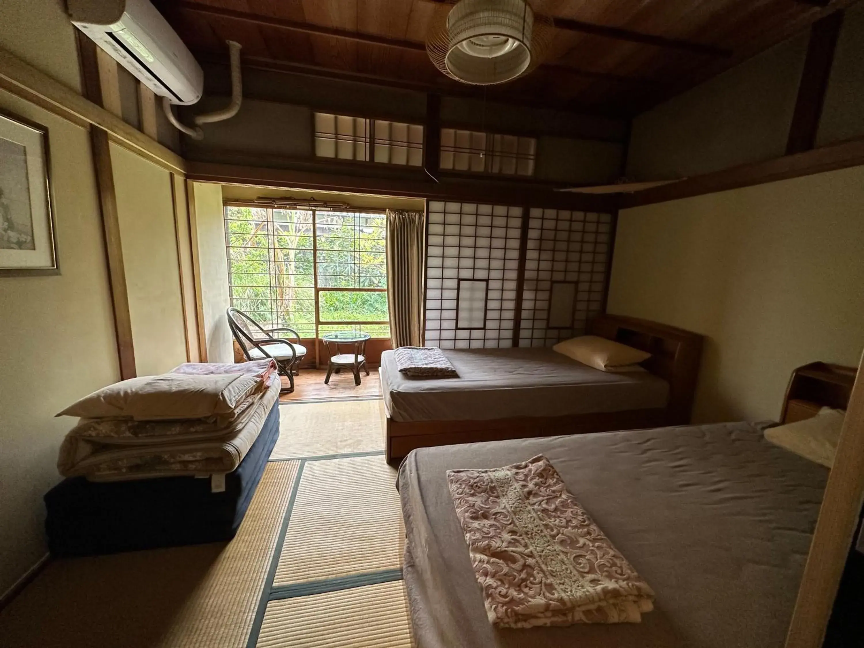 Photo of the whole room, Bed in Atami Ikyuan 熱海一休庵 Photo of the whole room, Bed in Atami Ikyuan 熱海一休庵