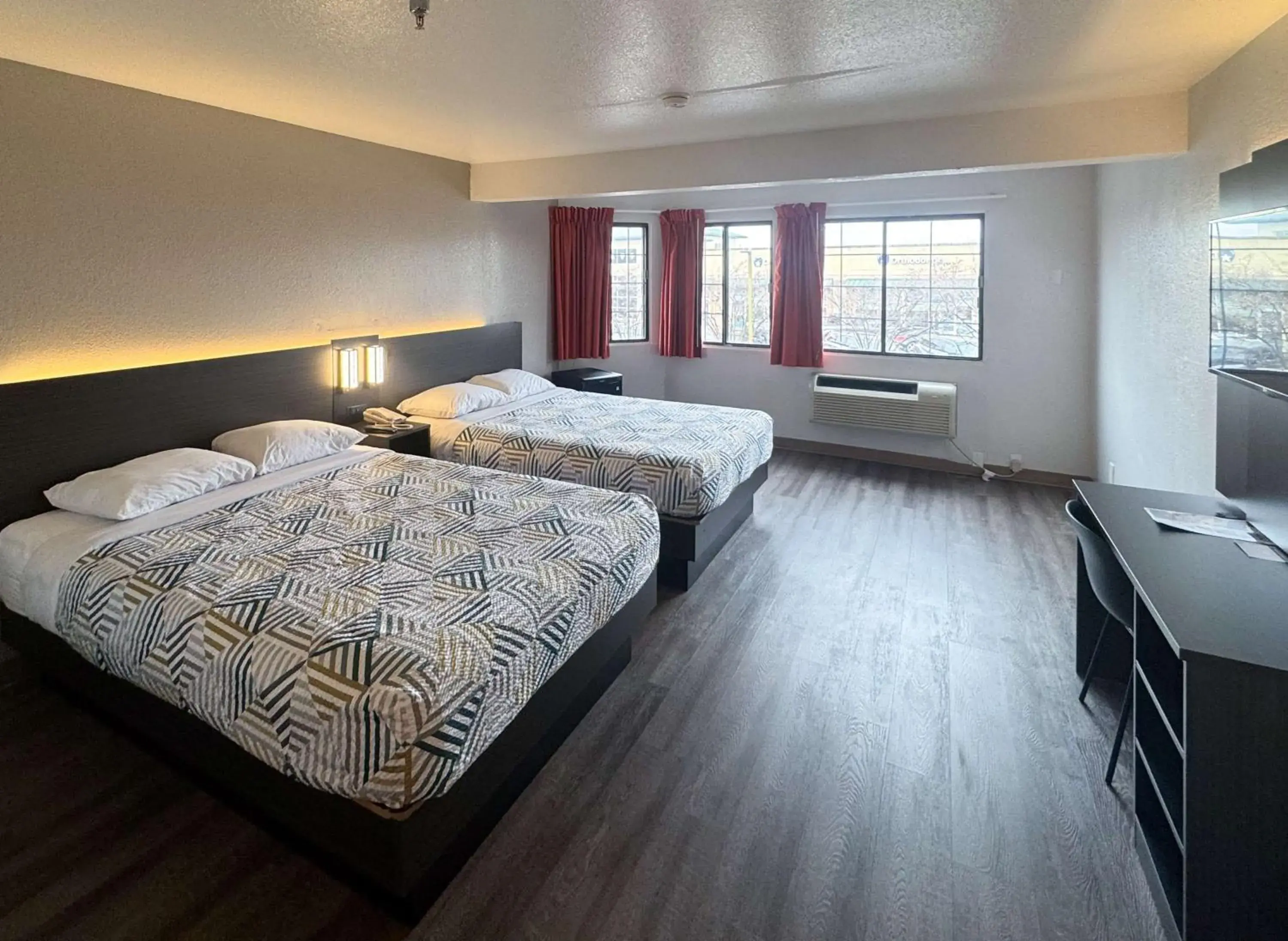 Bedroom, Bed in Motel 6-Glenview, IL - Chicago North Bedroom, Bed in Motel 6-Glenview, IL - Chicago North