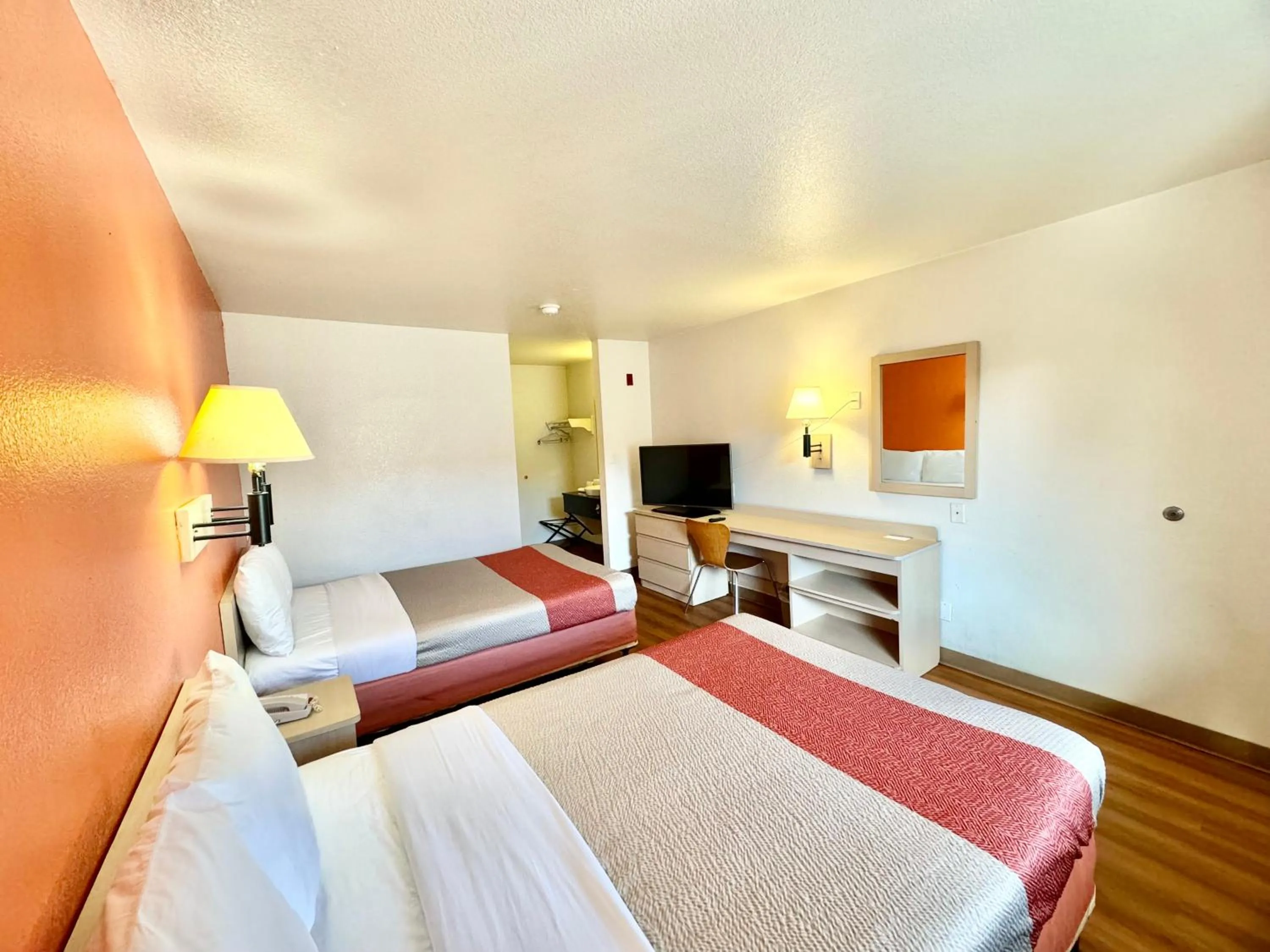 Bedroom, Bed in Motel 6-Bellflower, CA - Los Angeles