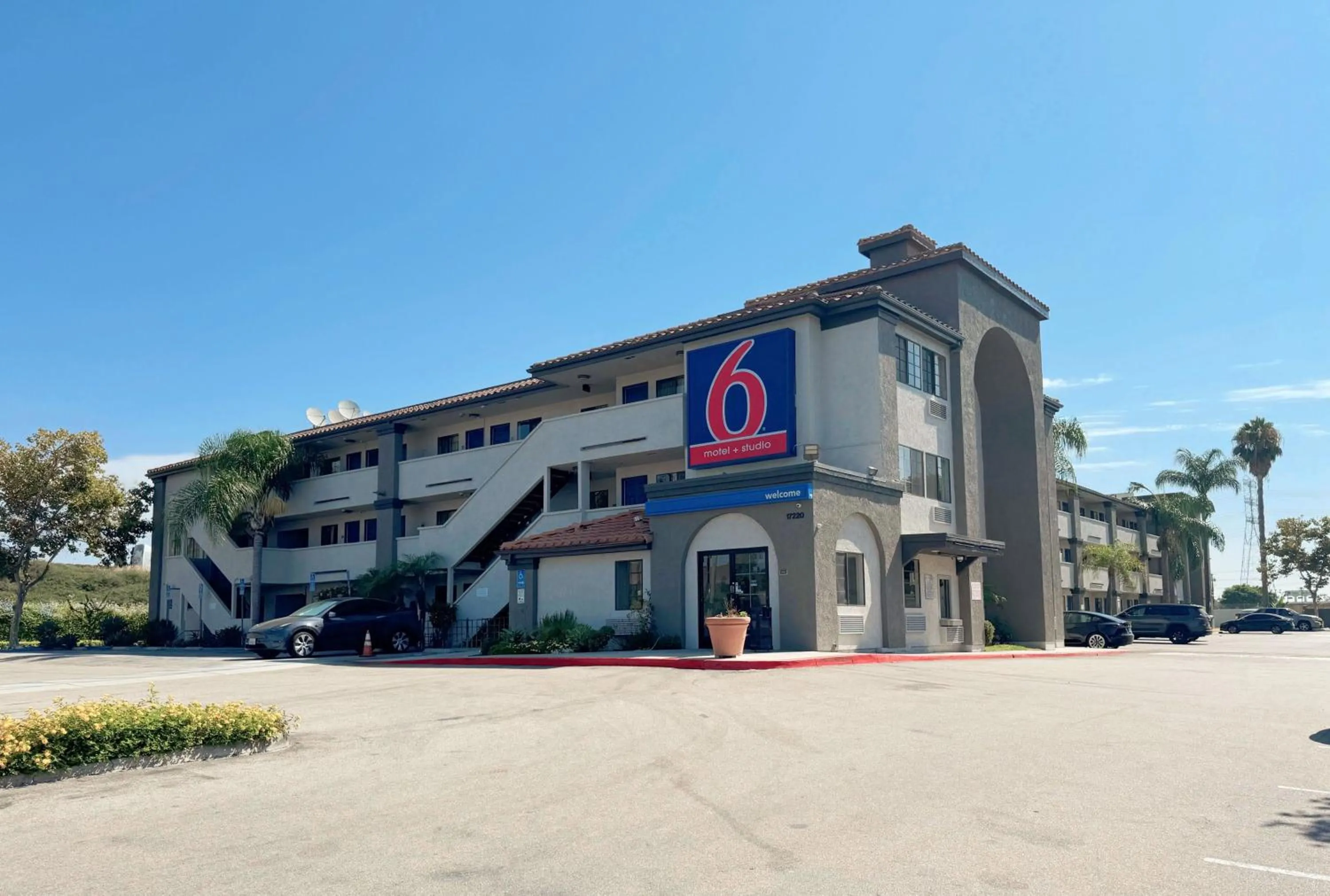 Property building in Motel 6-Bellflower, CA - Los Angeles