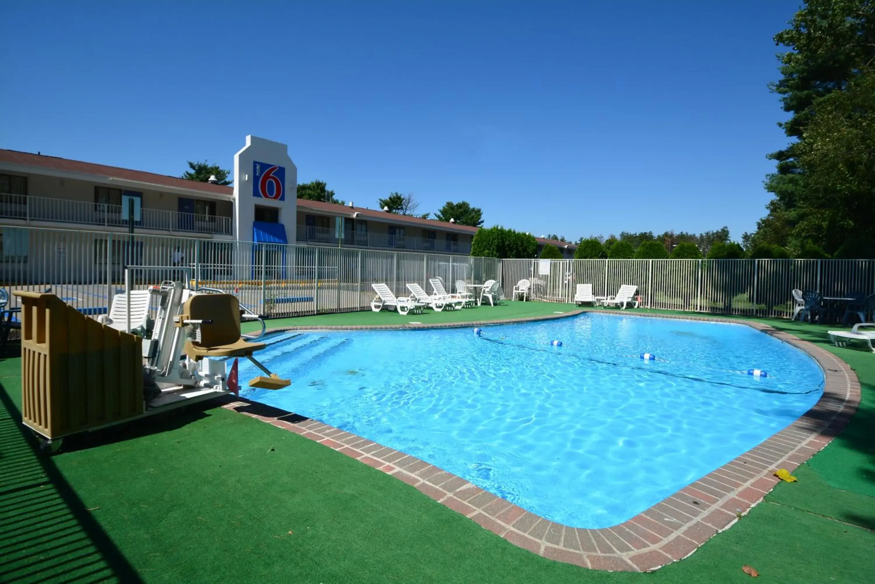 Swimming pool in Motel 6-Chicopee, MA - Springfield Swimming pool in Motel 6-Chicopee, MA - Springfield