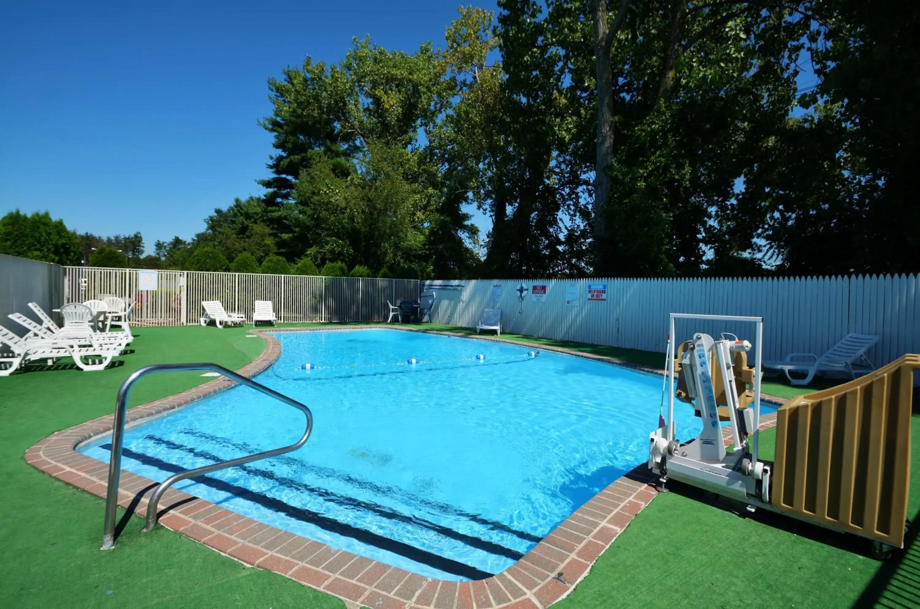 Swimming pool in Motel 6-Chicopee, MA - Springfield Swimming pool in Motel 6-Chicopee, MA - Springfield