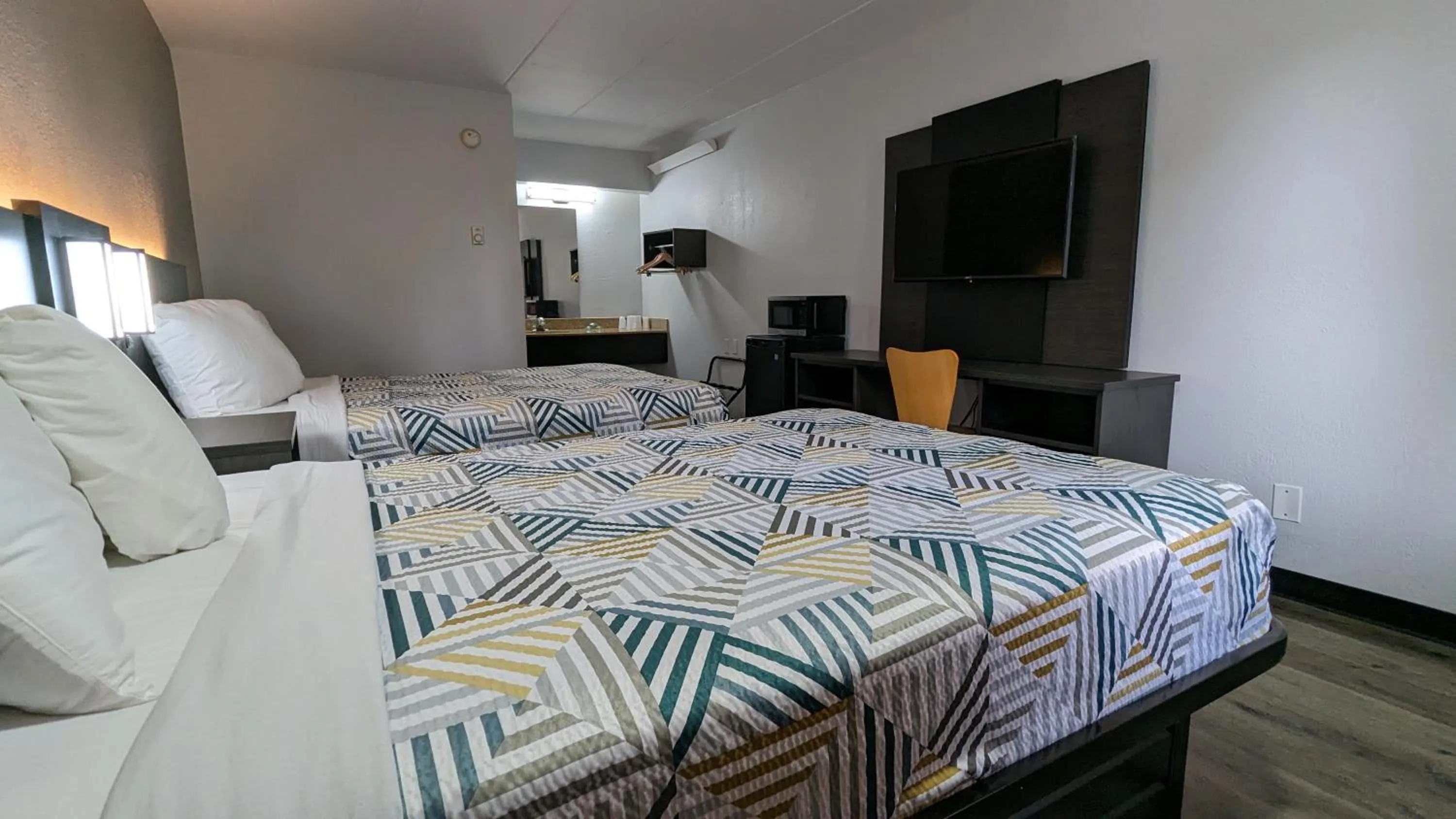 Bedroom, Bed in Motel 6-Nashua, NH