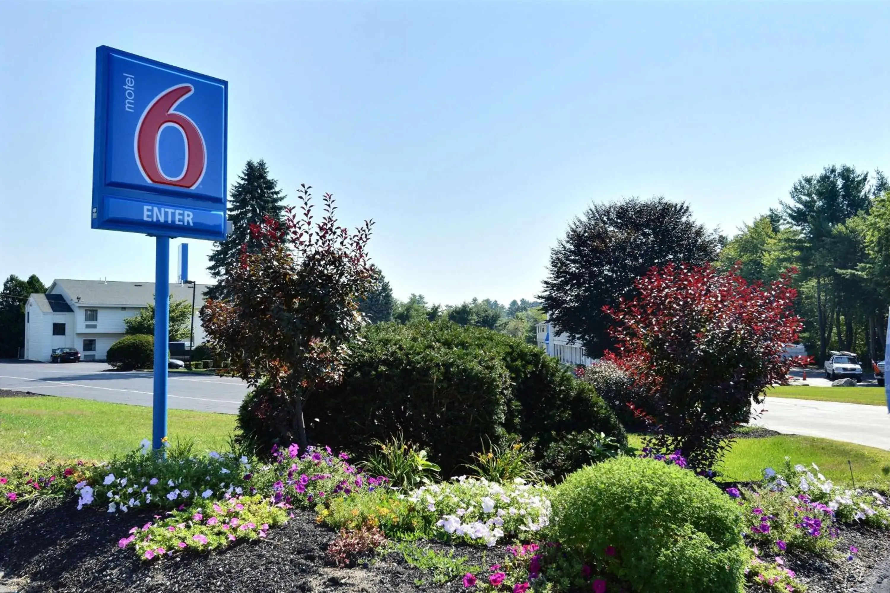 Property building in Motel 6-Nashua, NH Property building in Motel 6-Nashua, NH