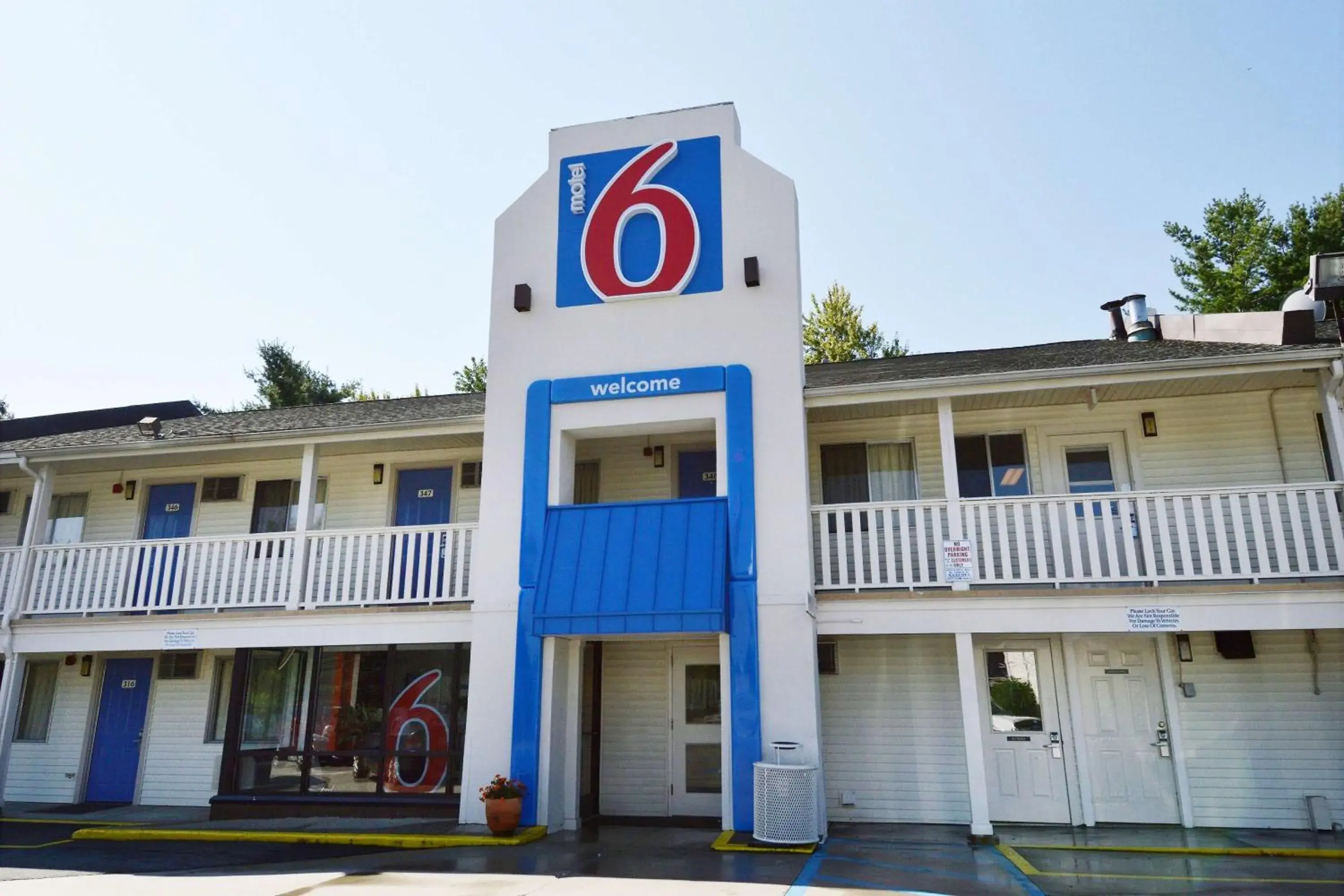 Property building in Motel 6-Nashua, NH Property building in Motel 6-Nashua, NH