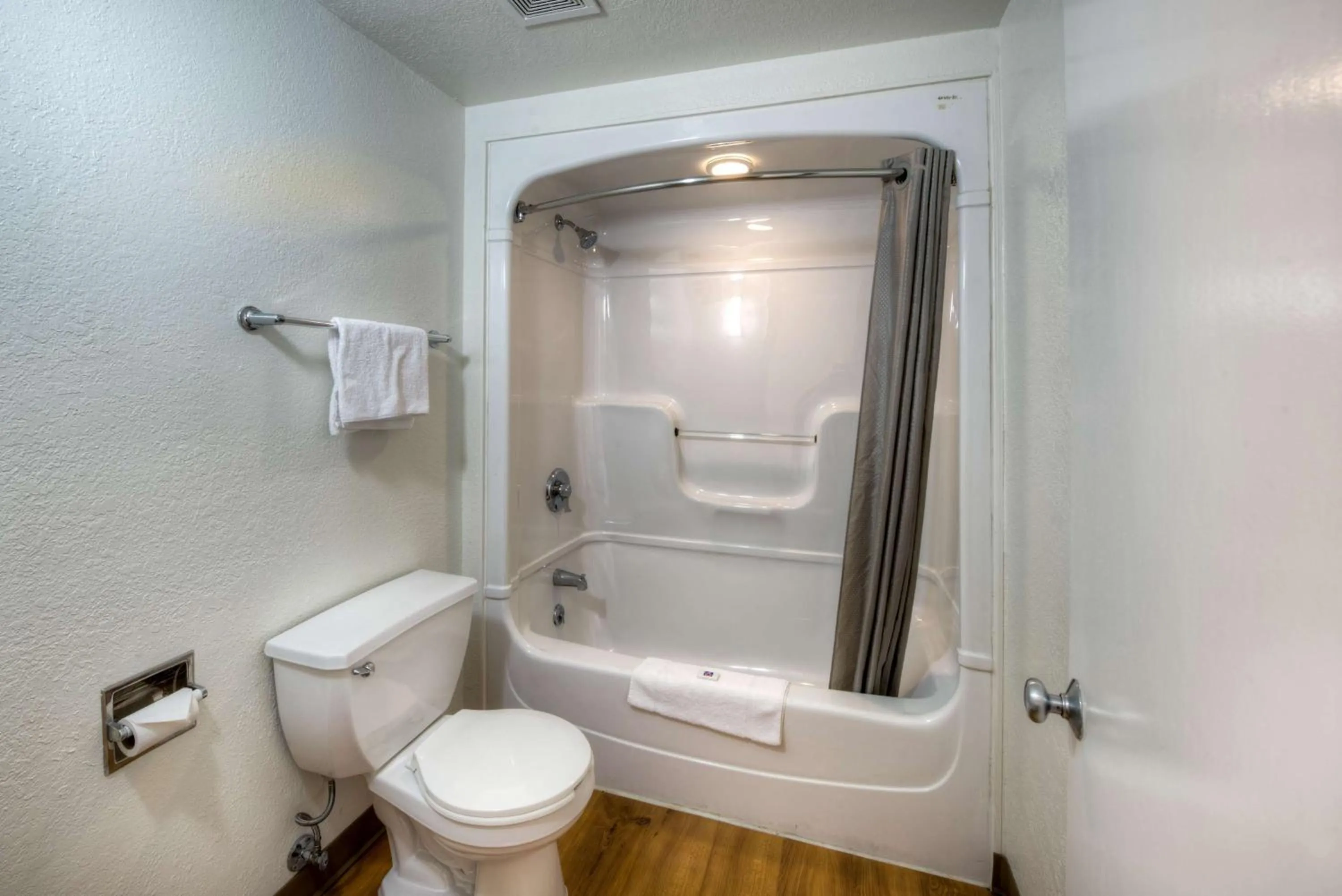 Bathroom in Motel 6-Niantic, CT - New London