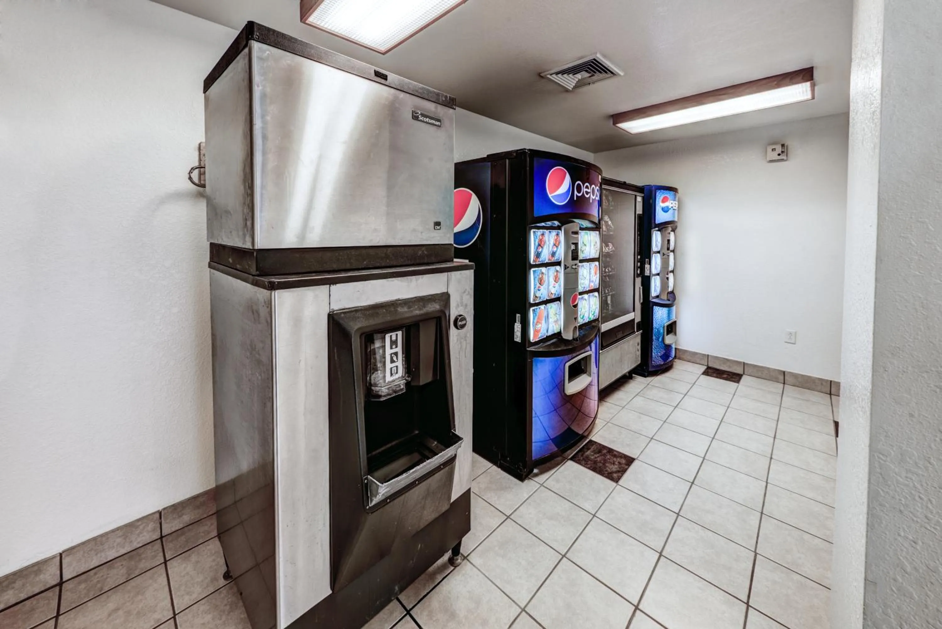 Property building in Motel 6-Niantic, CT - New London