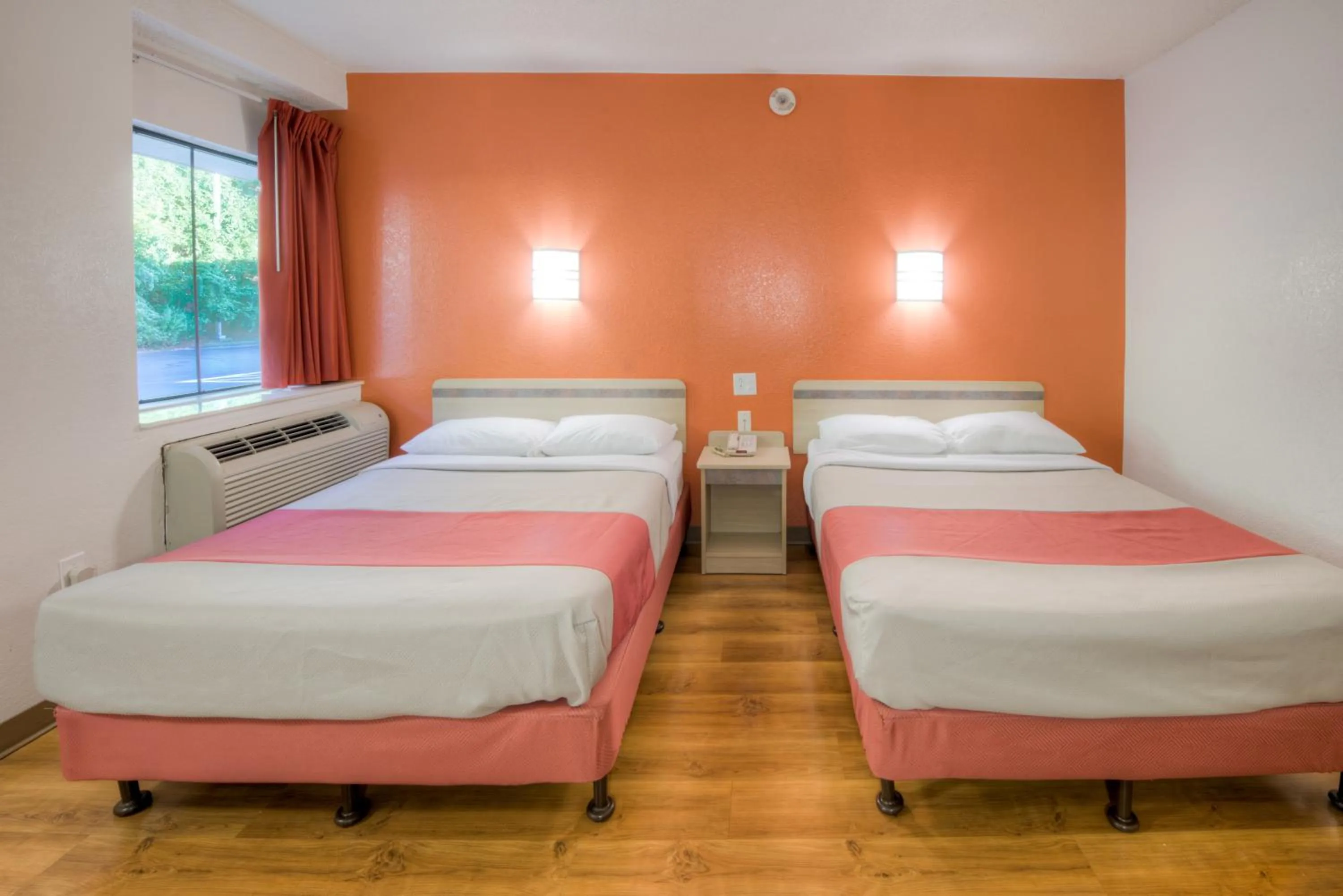 Bedroom, Bed in Motel 6-Niantic, CT - New London
