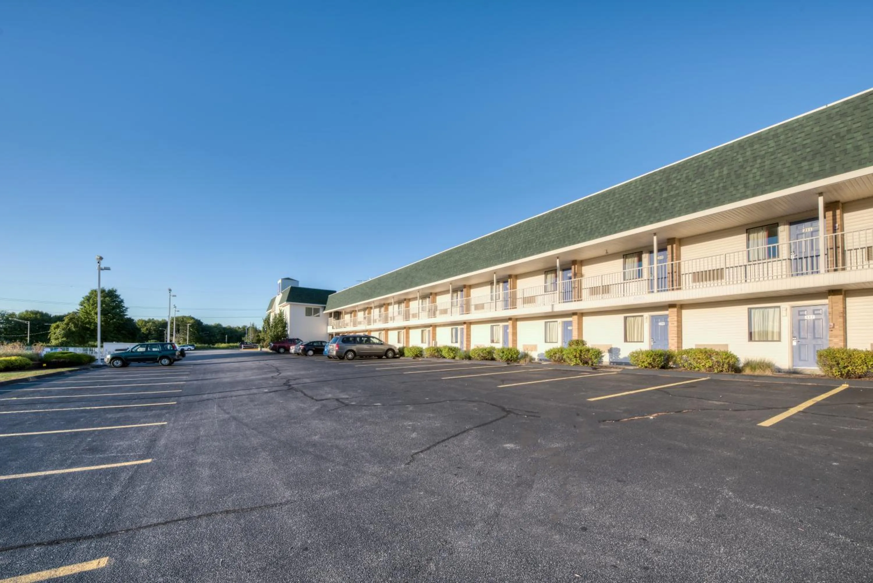 Property building in Motel 6-Niantic, CT - New London