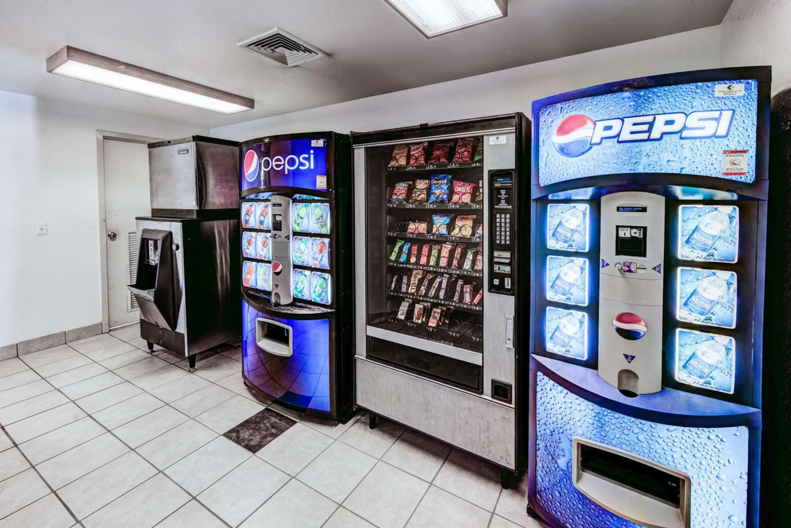 Property building in Motel 6-Niantic, CT - New London Property building in Motel 6-Niantic, CT - New London