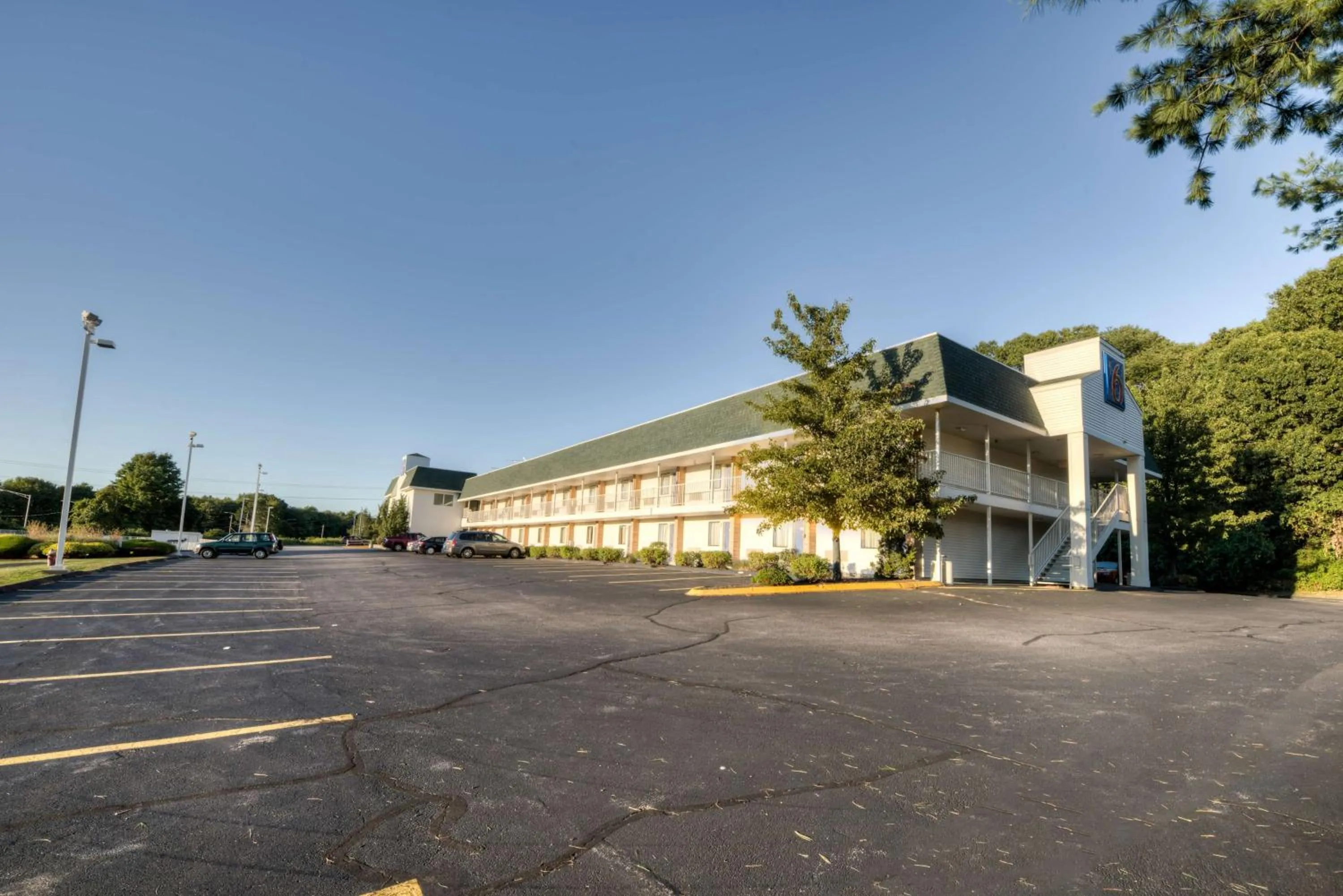Property building in Motel 6-Niantic, CT - New London