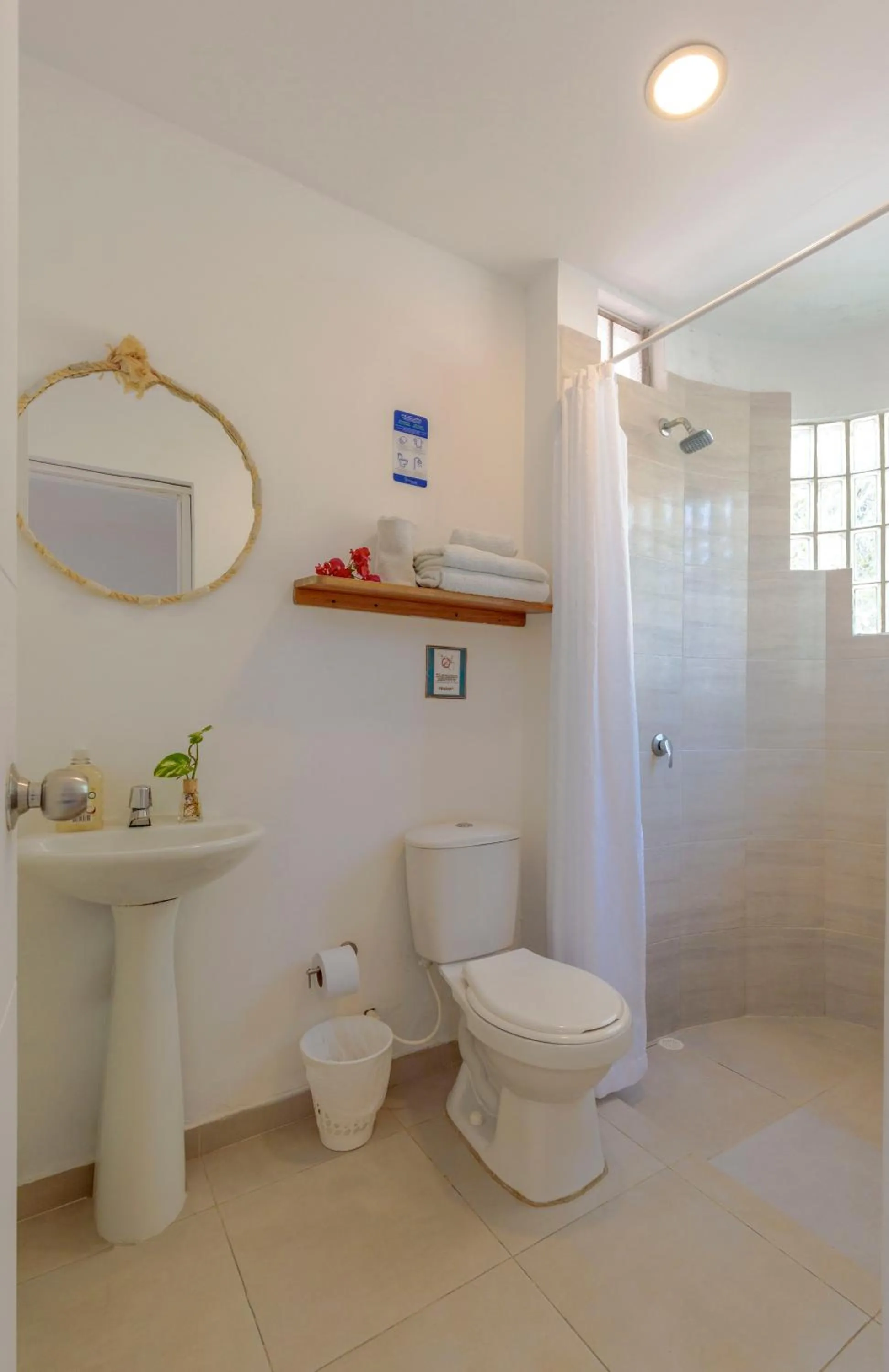 Shower in Mucura Hotel & Spa