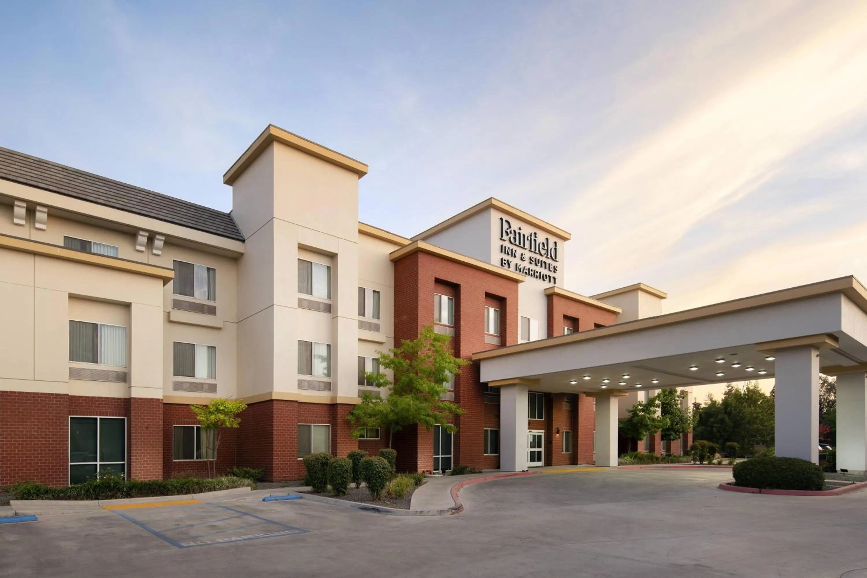 Property building in Fairfield Inn & Suites by Marriott Visalia Tulare