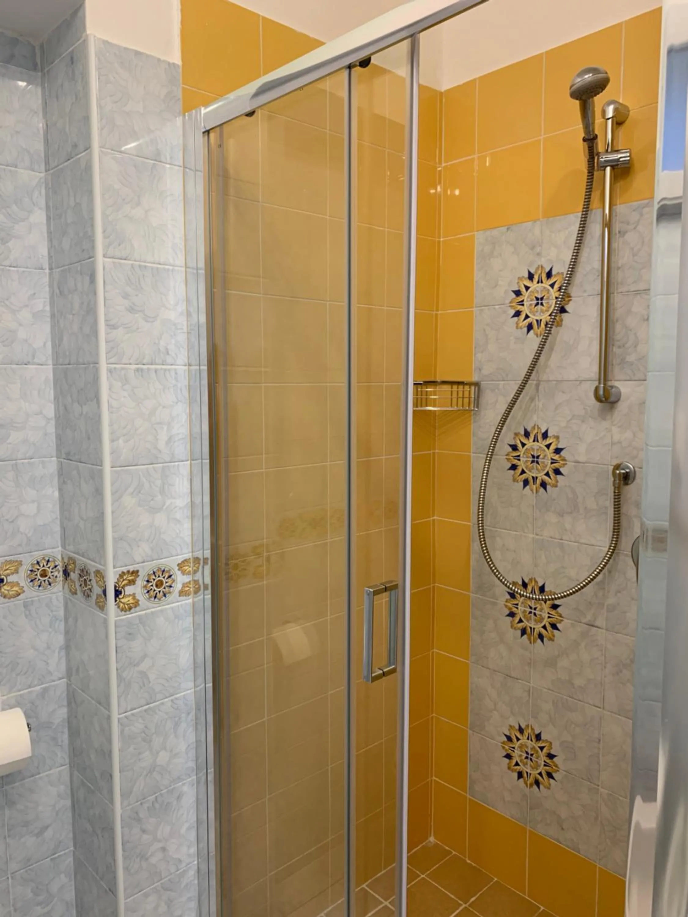 Shower in B&B Mediterraneo