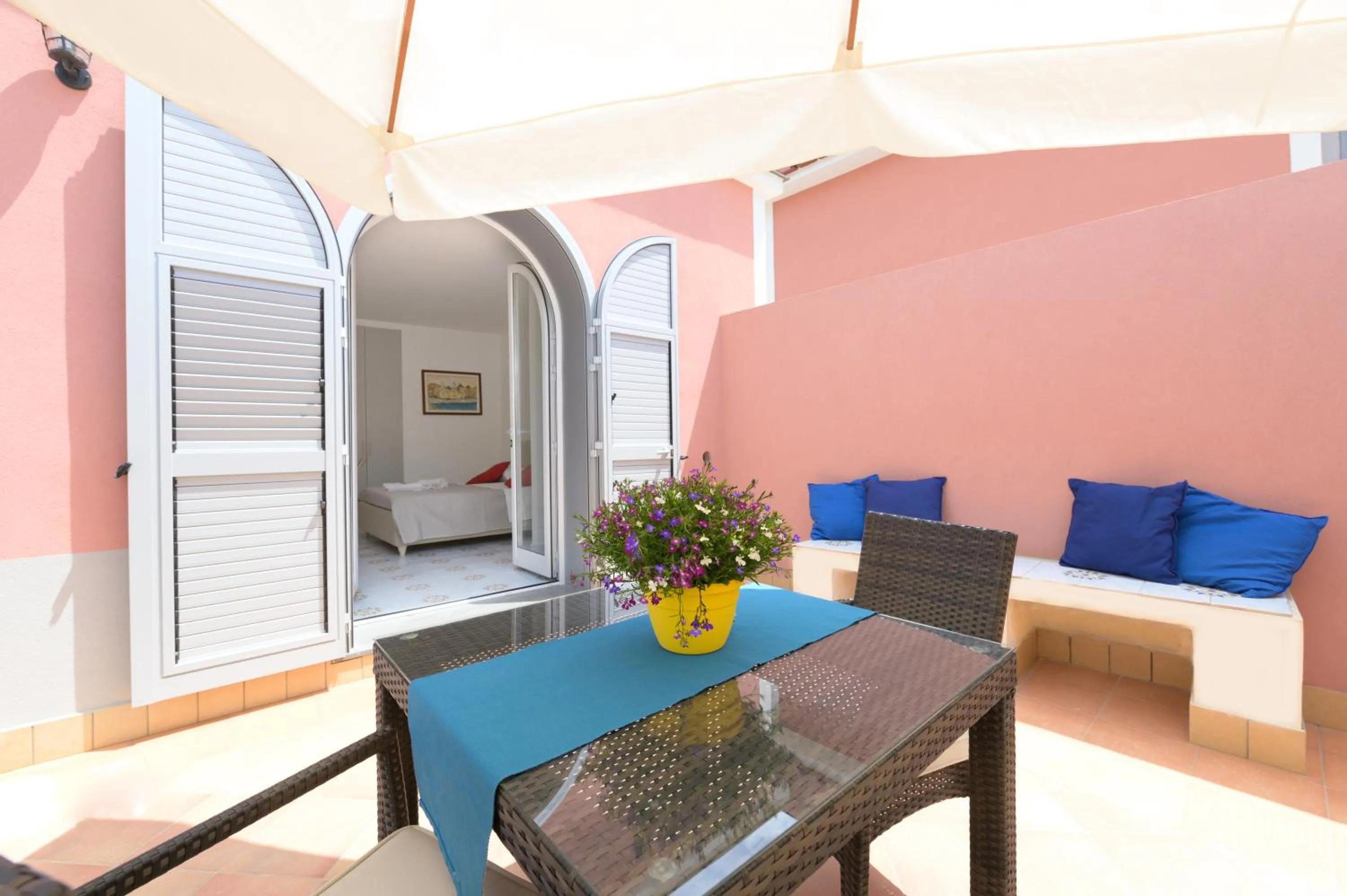 Inner courtyard view in B&B Mediterraneo