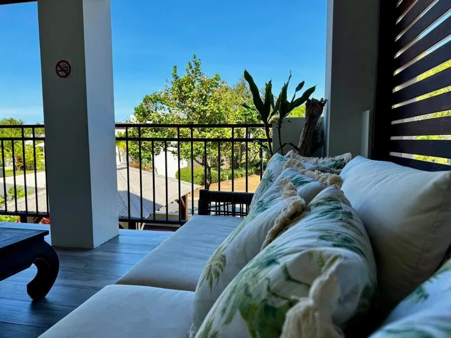 Luxury marina view Apartment cairns