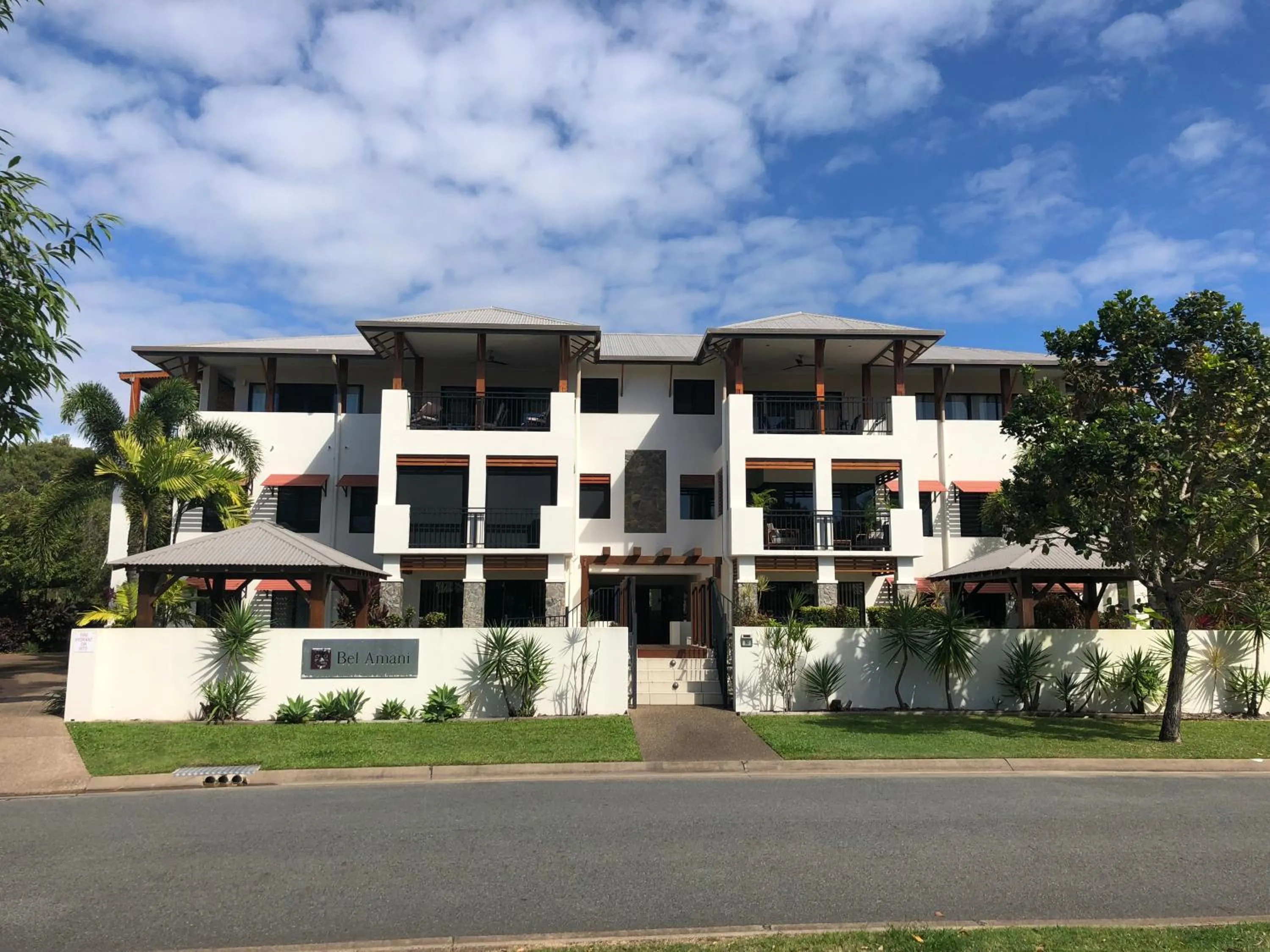 Luxury marina view Apartment cairns