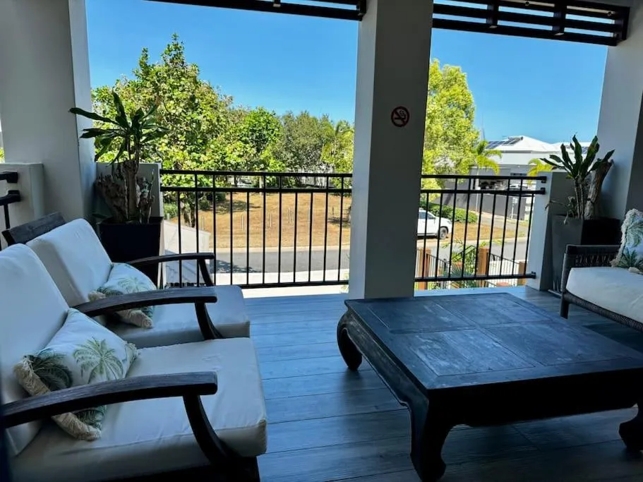 Luxury marina view Apartment cairns